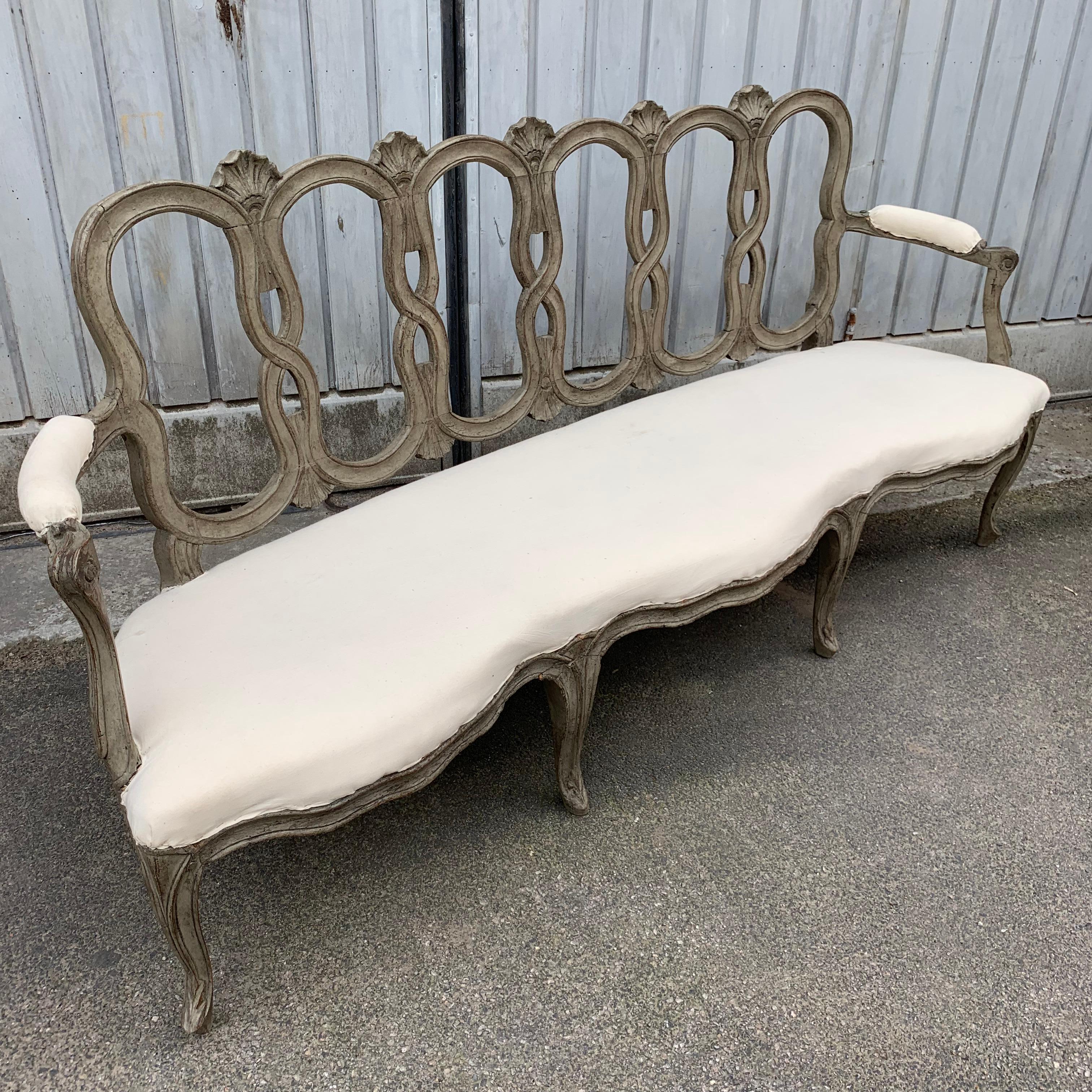 18th Century Italian Grey Painted Rococo Sofa or Settee For Sale 3