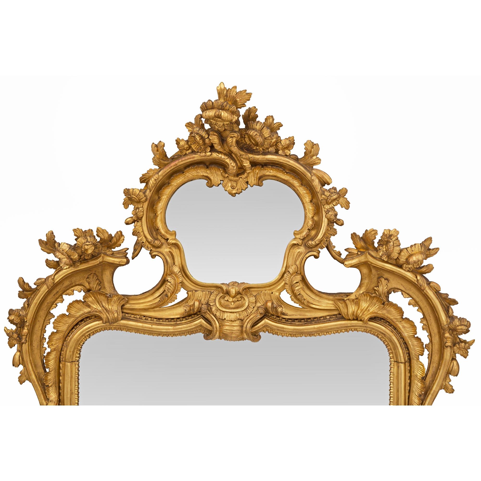 Italian Late 18th Century Louis XV St. Giltwood Mirror from Naples In Good Condition For Sale In West Palm Beach, FL
