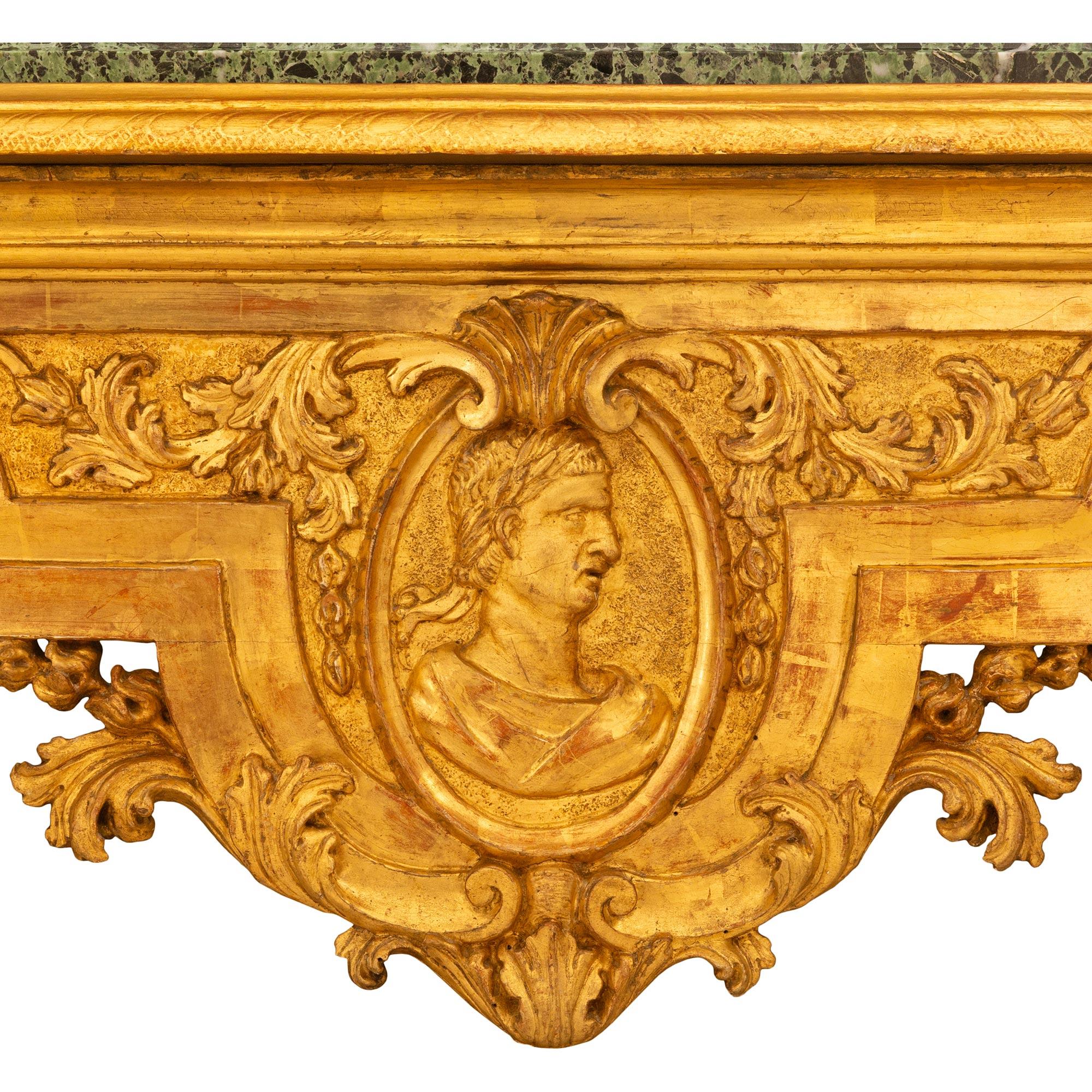 Italienisch Ende 18./Anfang 19. Jh. venezianisches St. Giltwood, Marmorkonsolen im Angebot 4