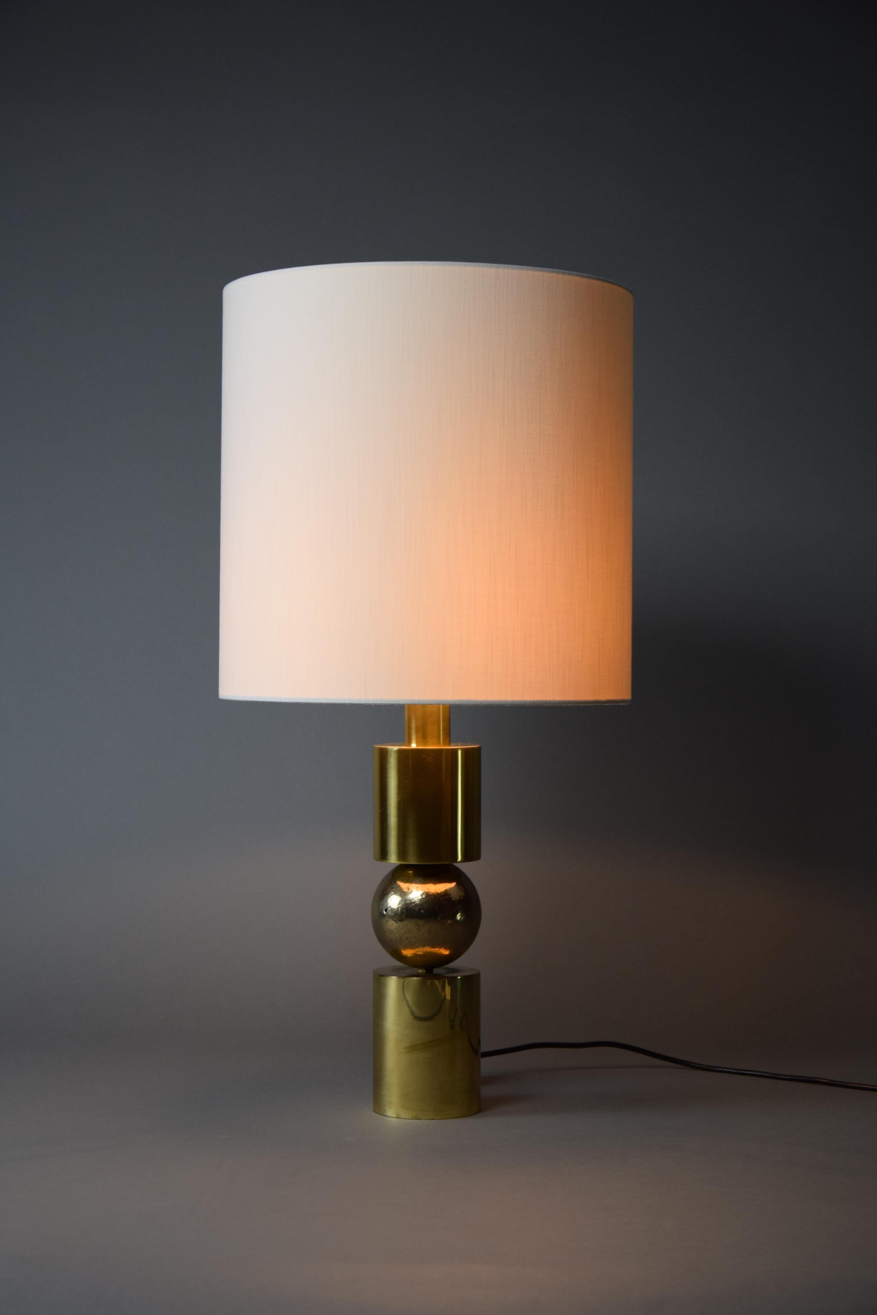 Mid-20th Century Italian Late 1960s Brass Table Lamp with Ivory Colored Shade For Sale
