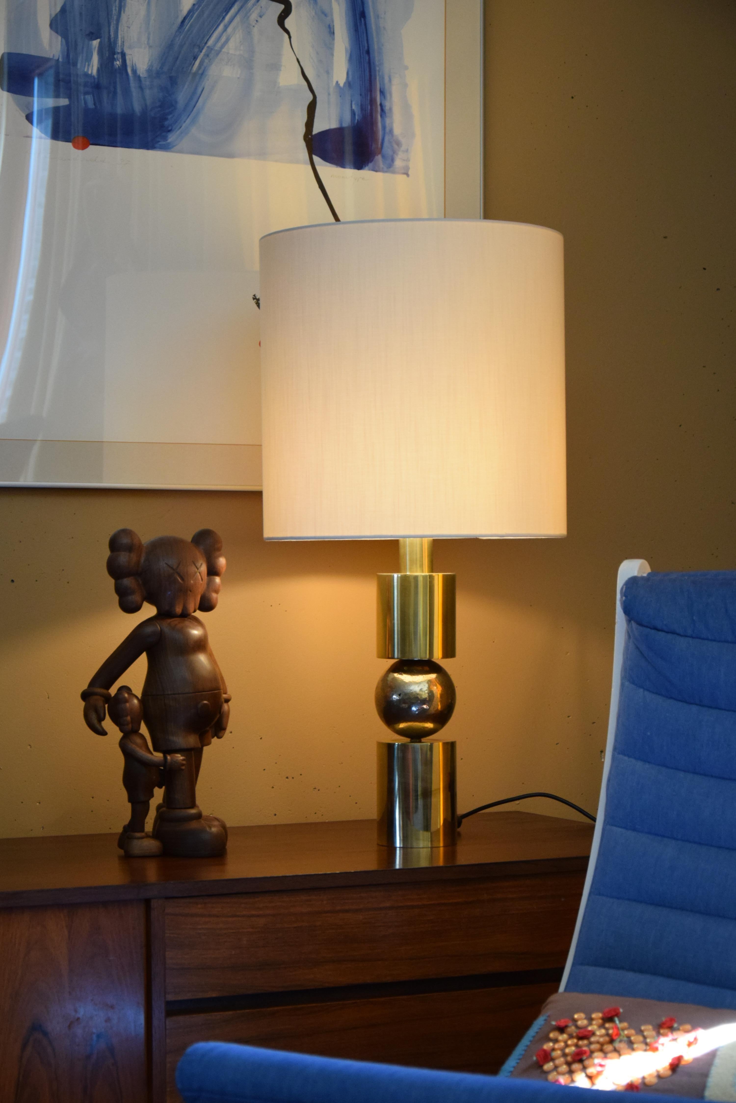 Italian Late 1960s Brass Table Lamp with Ivory Colored Shade For Sale 1