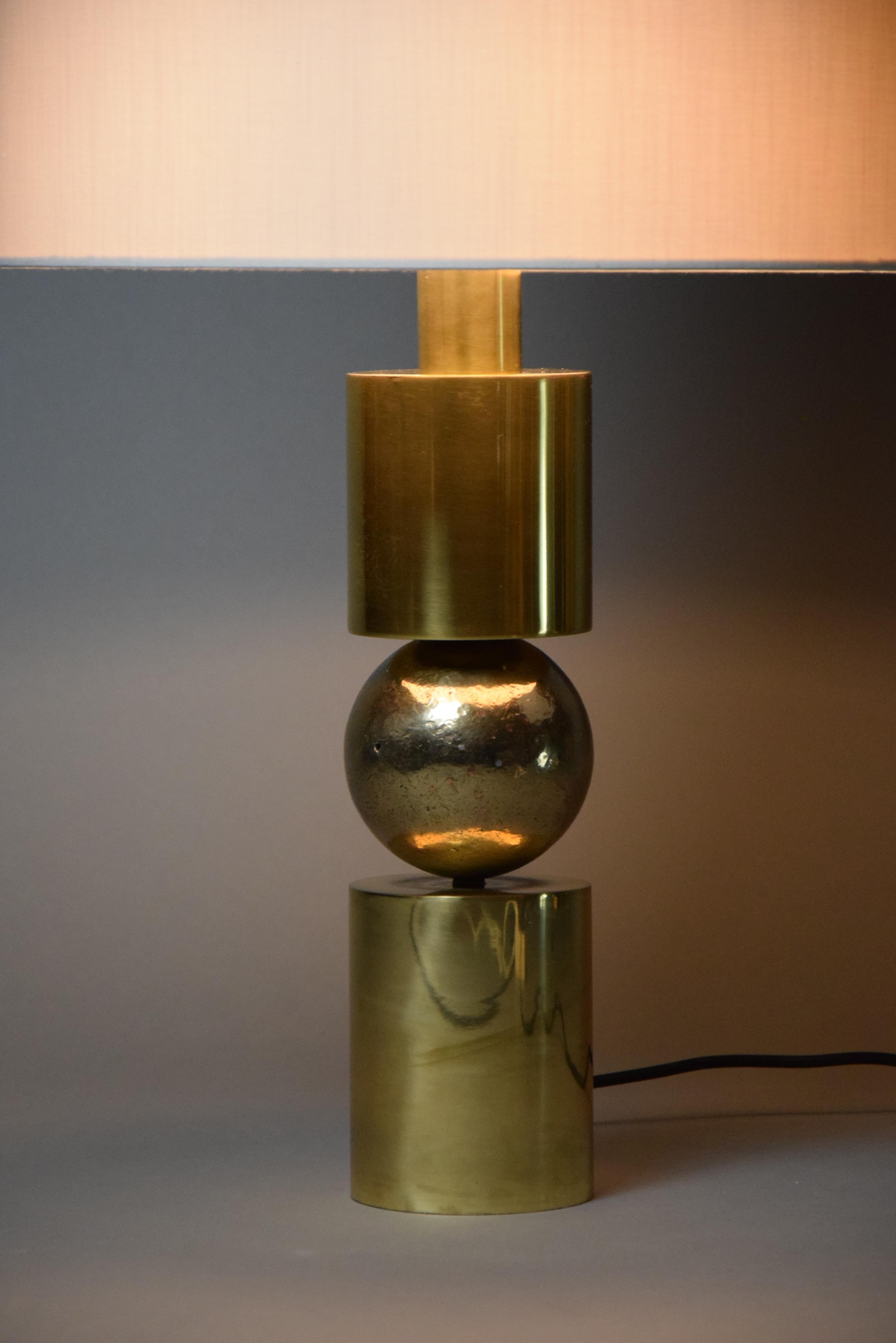 Italian Late 1960s Brass Table Lamp with Ivory Colored Shade For Sale 2