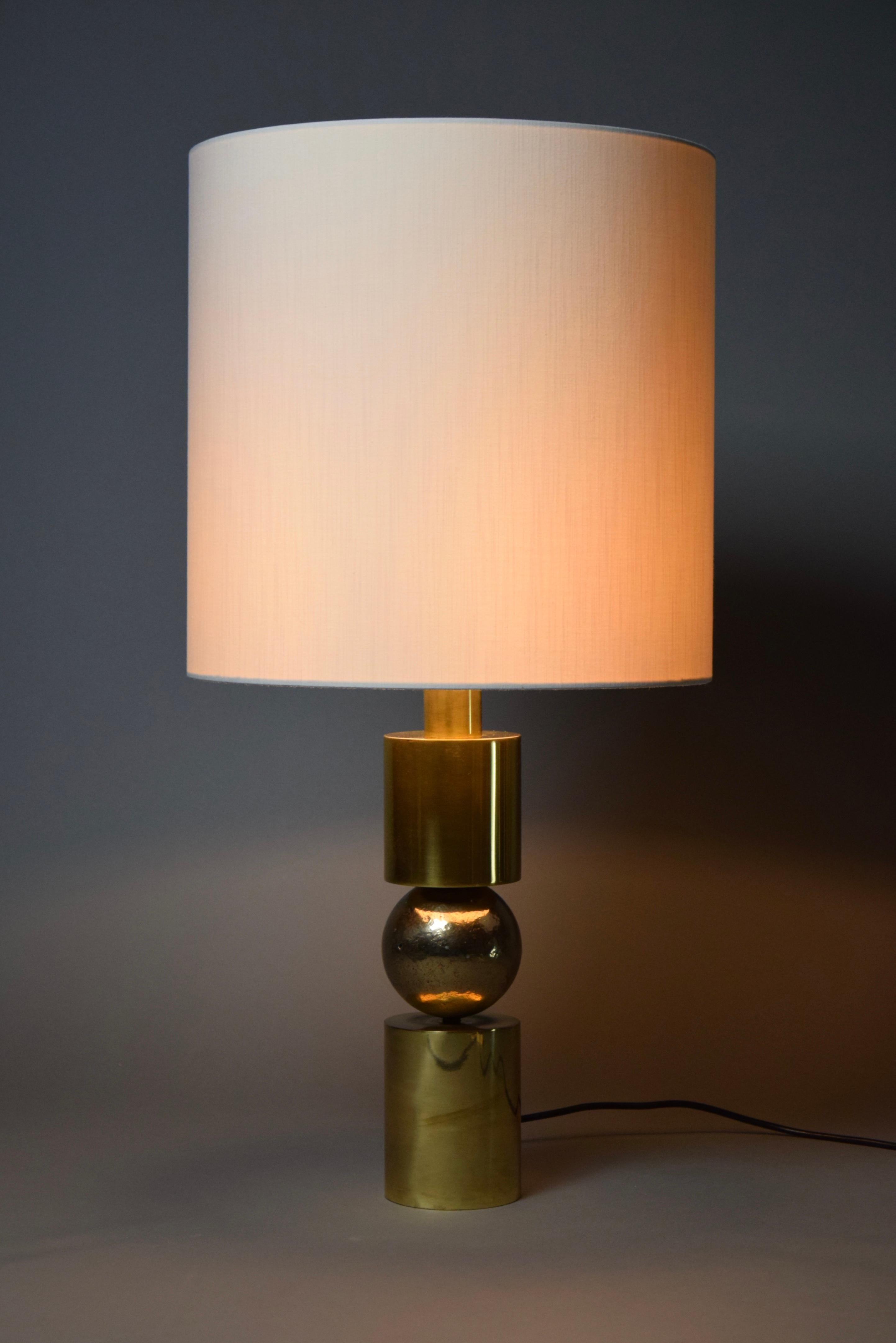 Italian Late 1960s Brass Table Lamp with Ivory Colored Shade For Sale 4