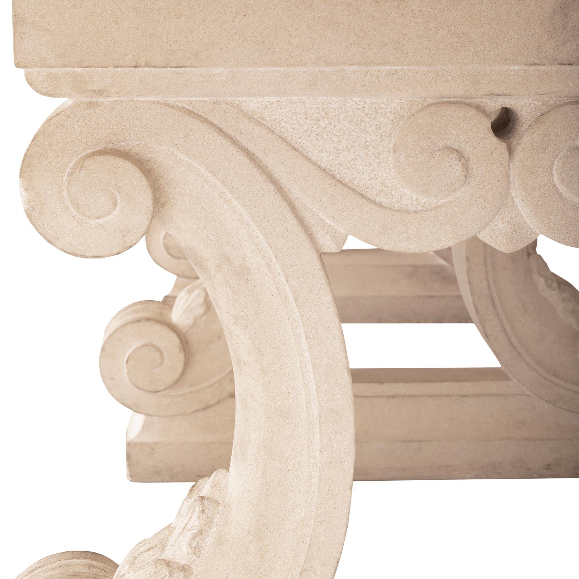 Centre de table baroque italien de la fin du 19e siècle en pierre, bois et mosaïque sculptés en vente 3