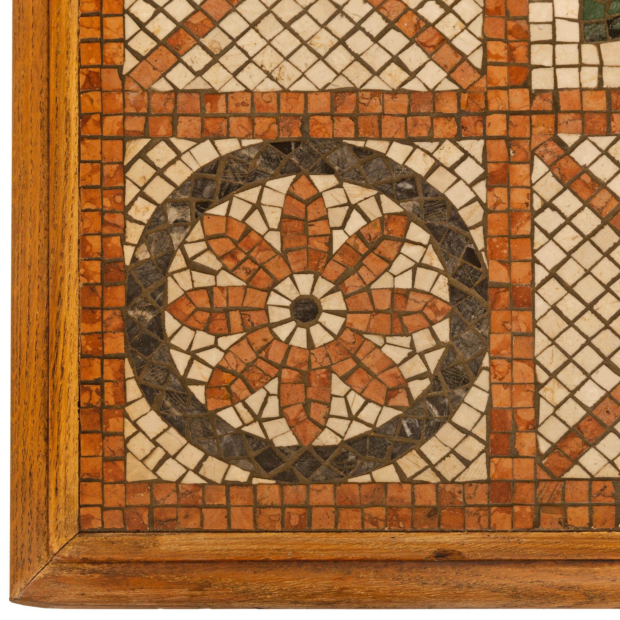 Italienischer Barocktisch aus dem späten 19. Jahrhundert mit geschnitztem Stein, Holz und Mosaik im Angebot 2