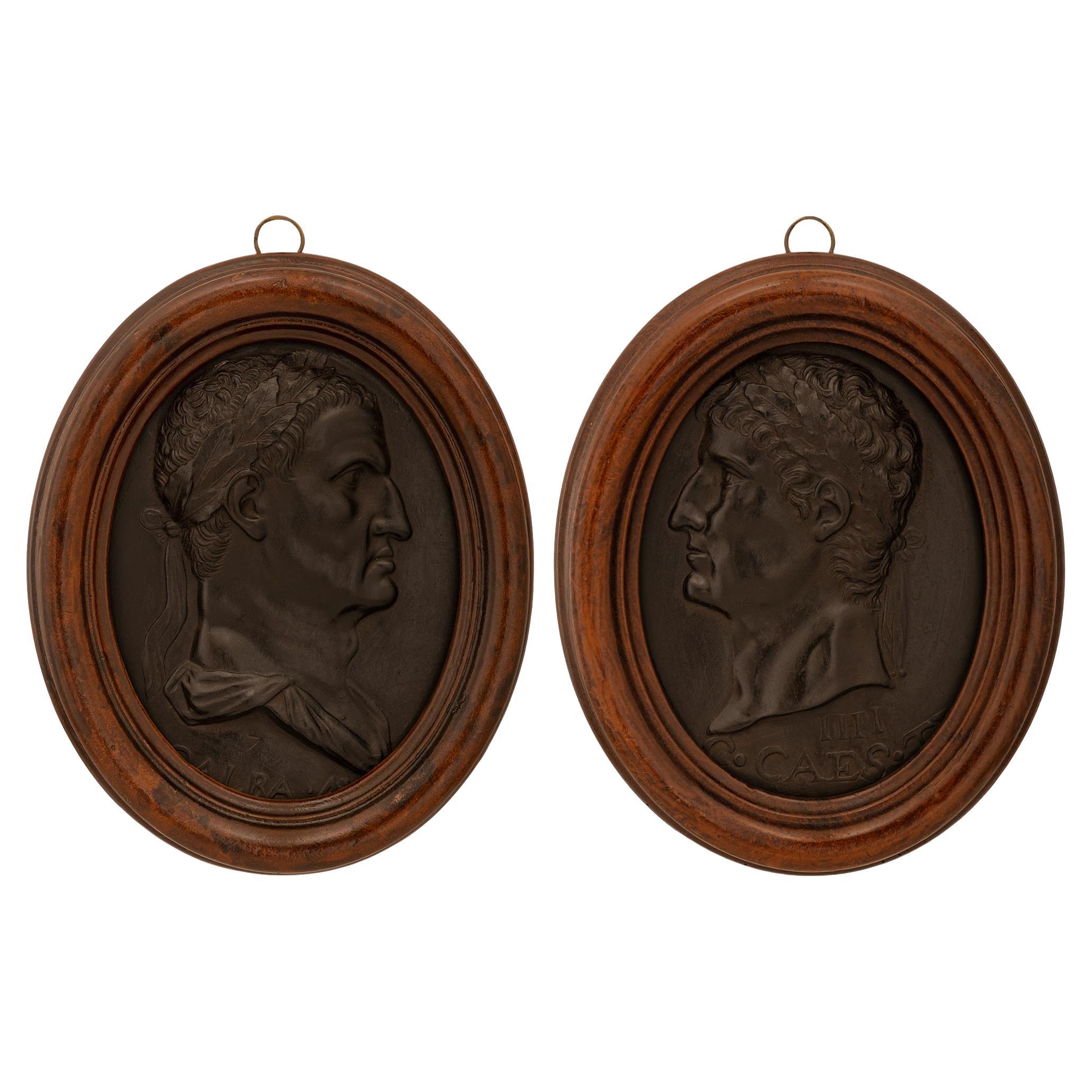Italienische Basalt Wedgwood und patinierte Wood Plaques aus dem späten 19.