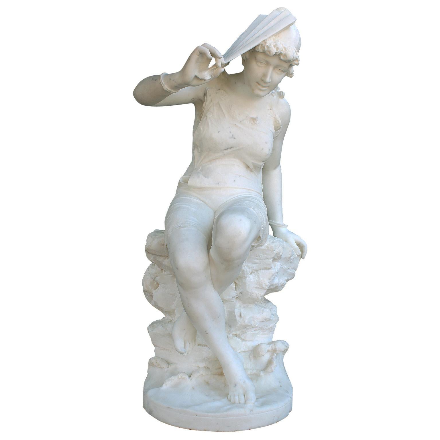 Figure en marbre sculpté d'une fille de baigneuse de la fin du XIXe siècle, Belle Époque, Italie