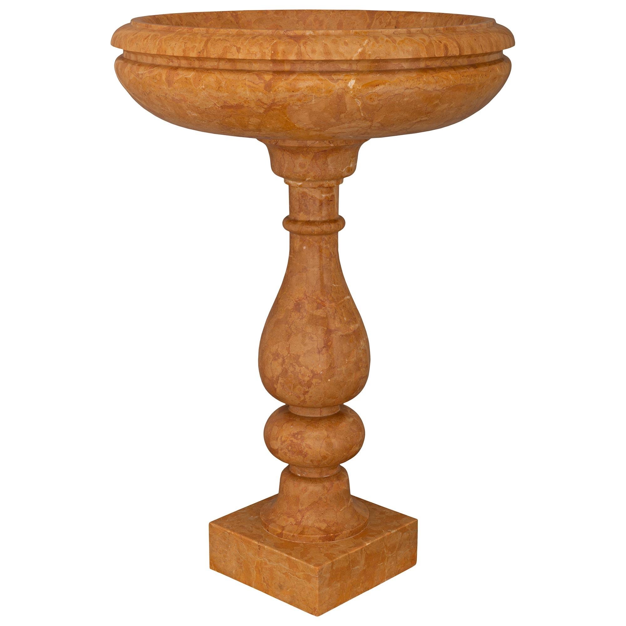 Italienischer Vogeldbath/Pflanzgefäß aus Giallo Reale-Marmor, Louis XVI.-Stil, spätes 19. Jahrhundert im Angebot 1