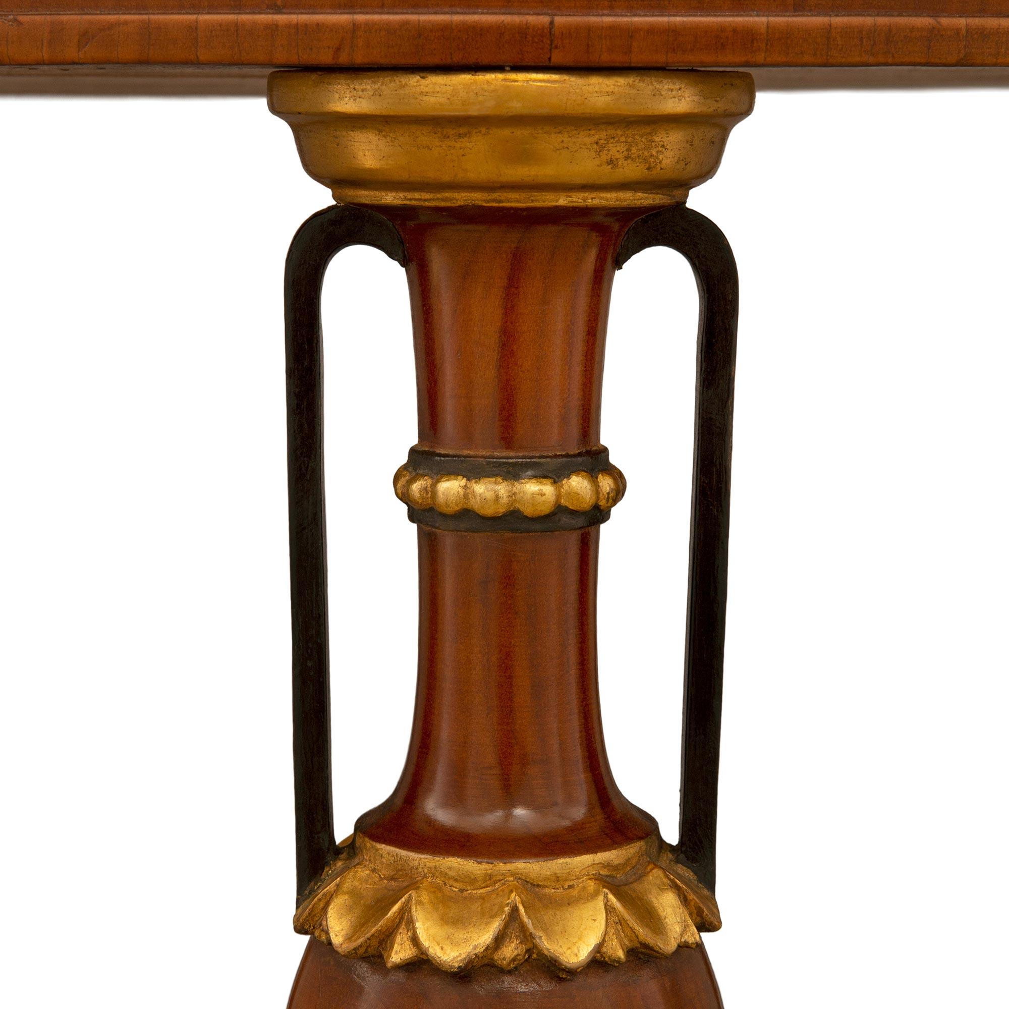 Table d'appoint néoclassique italienne de la fin du XIXe siècle en acajou et marbre Bon état - En vente à West Palm Beach, FL