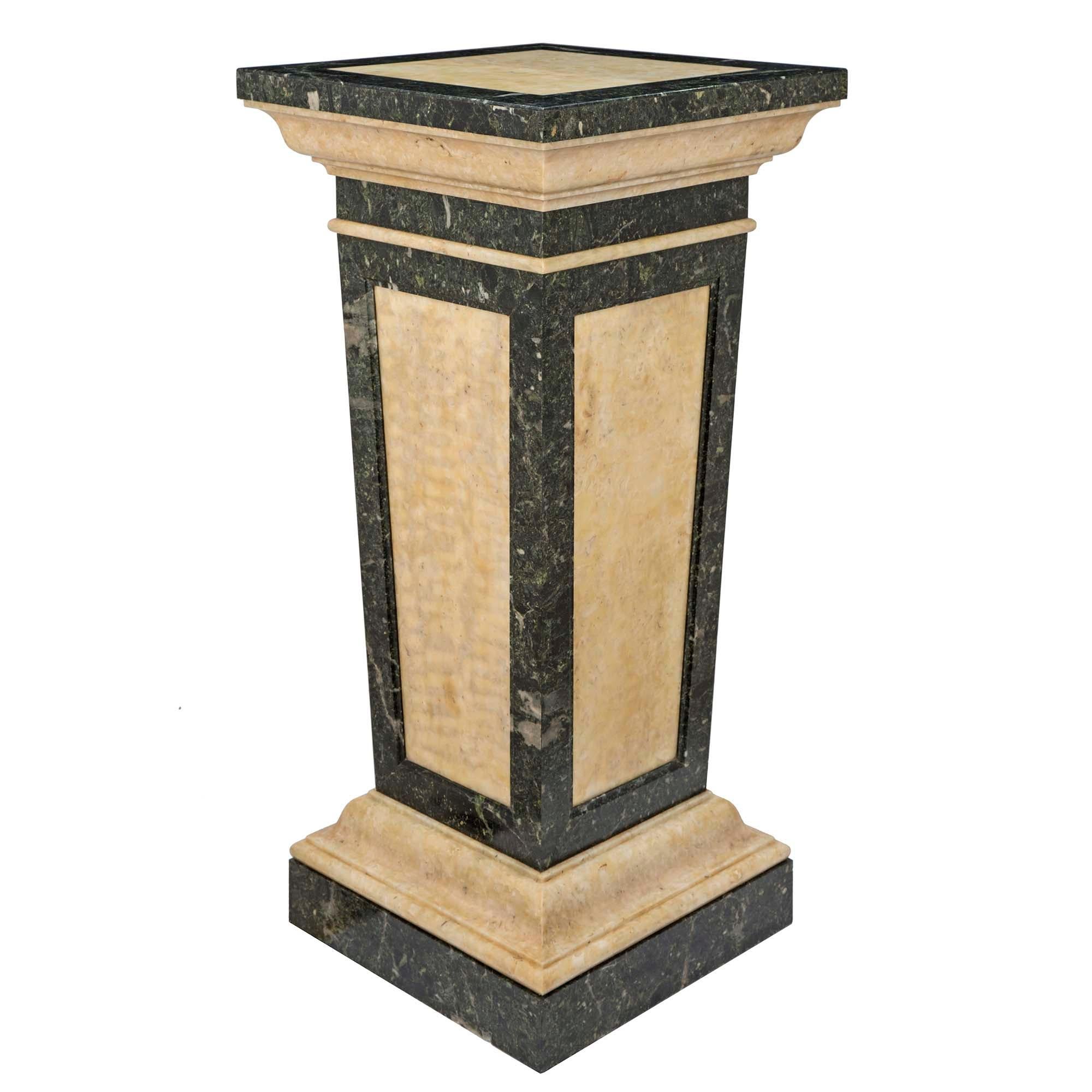 Italienischer Sockel aus Alabaster und Marmor im neoklassischen Stil des späten 19. Jahrhunderts im Zustand „Gut“ im Angebot in West Palm Beach, FL