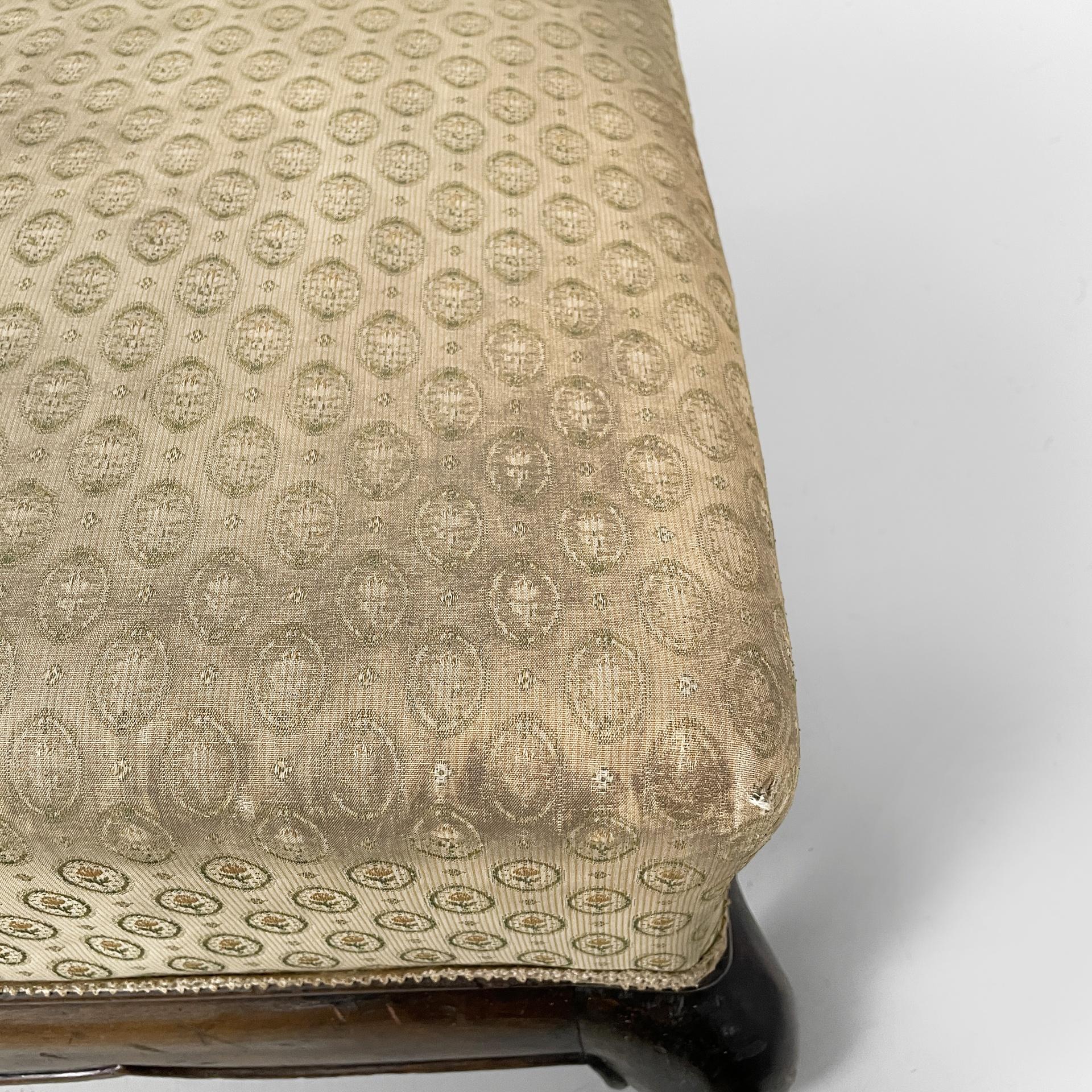 Poltrone italiane in stile fine Ottocento in legno e tessuto beige, anni '30 in vendita 4