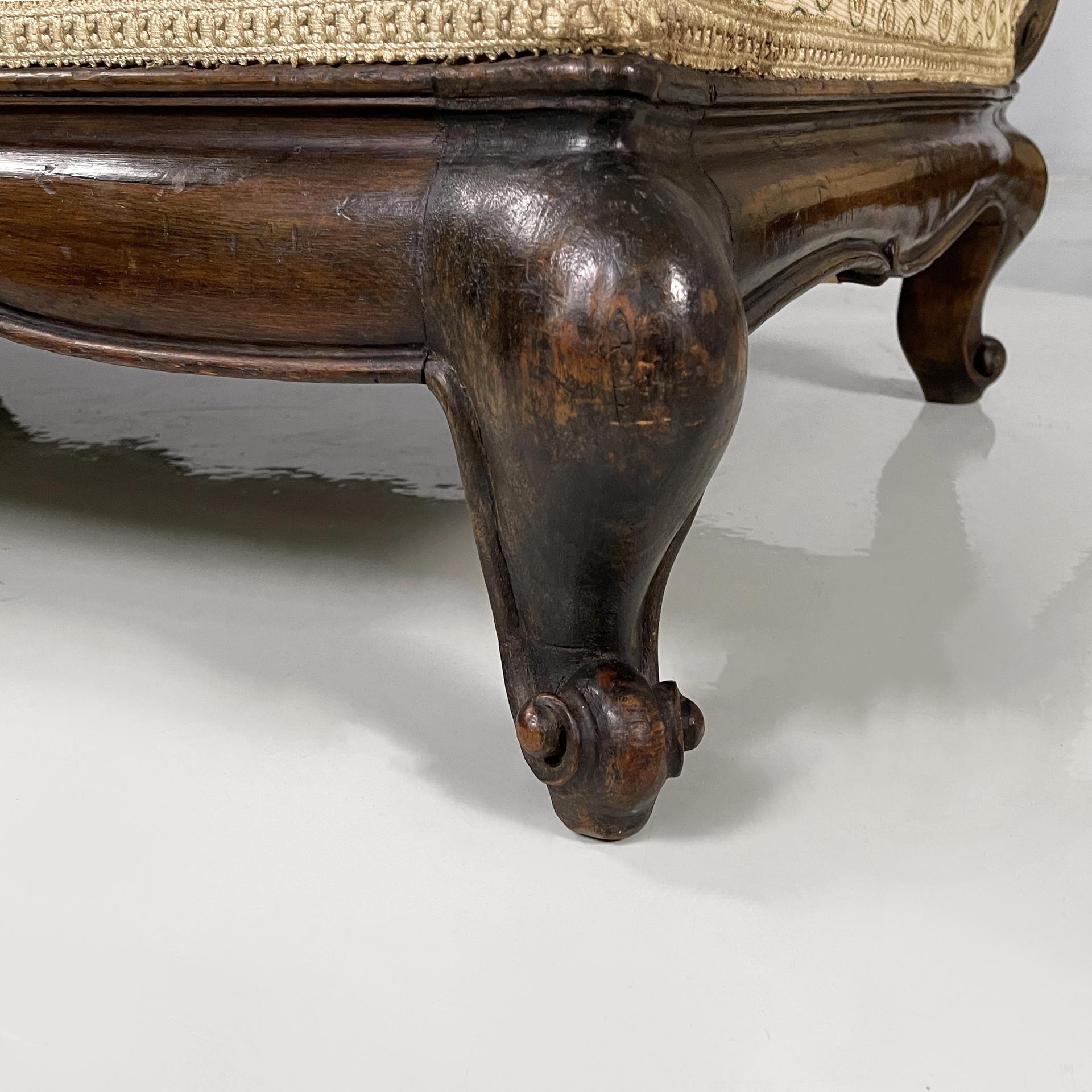 Poltrone italiane in stile fine Ottocento in legno e tessuto beige, anni '30 in vendita 12