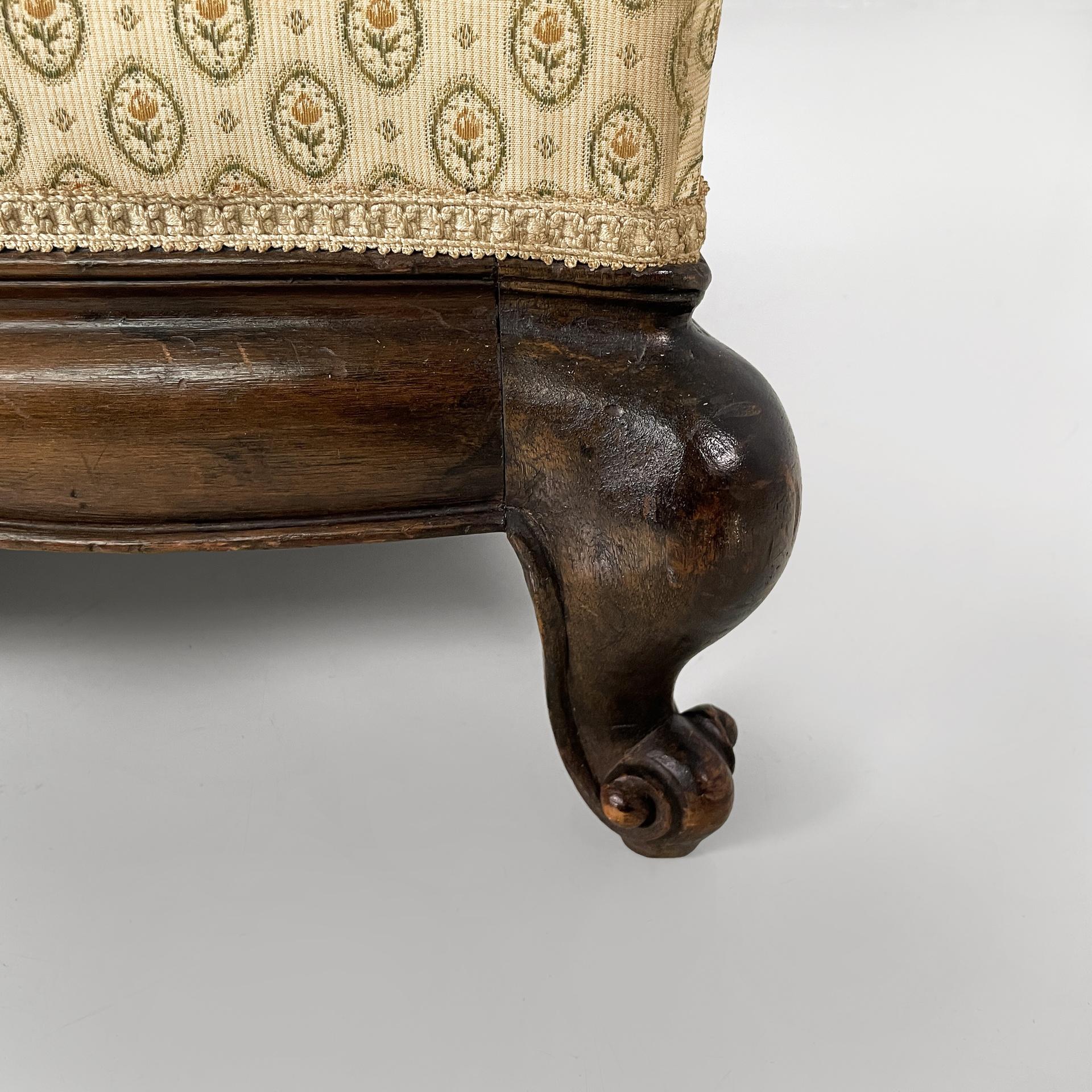 Poltrone italiane in stile fine Ottocento in legno e tessuto beige, anni '30 in vendita 14