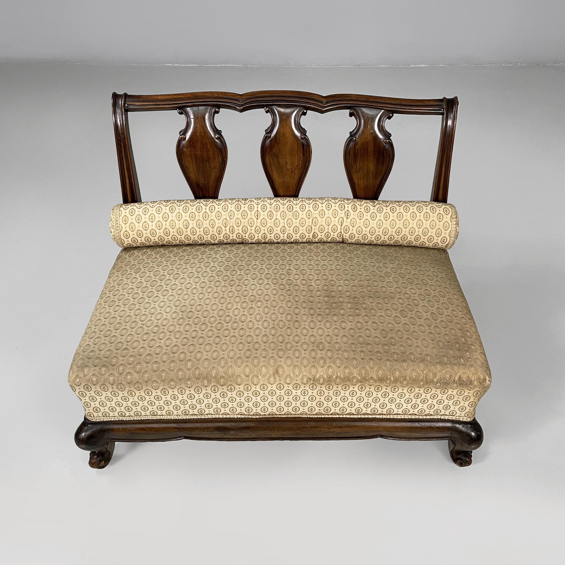 Italiano Poltrone italiane in stile fine Ottocento in legno e tessuto beige, anni '30 in vendita