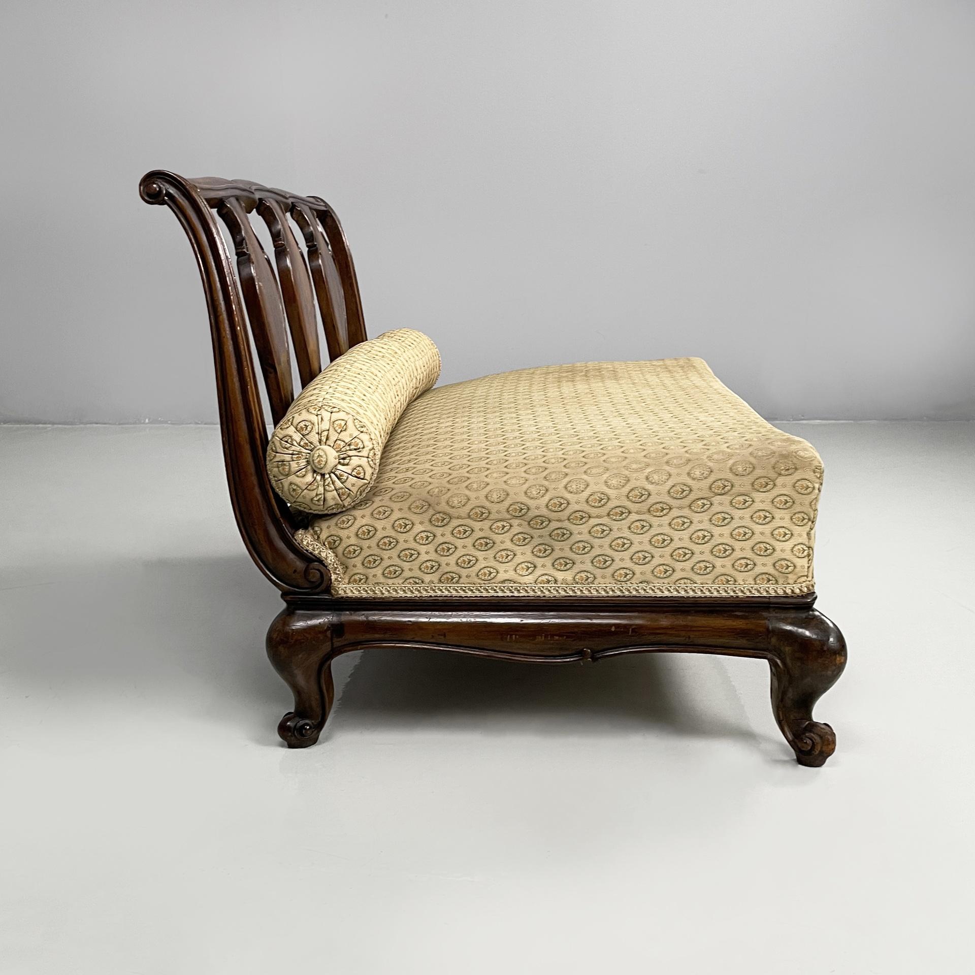 Poltrone italiane in stile fine Ottocento in legno e tessuto beige, anni '30 In condizioni discrete in vendita a MIlano, IT