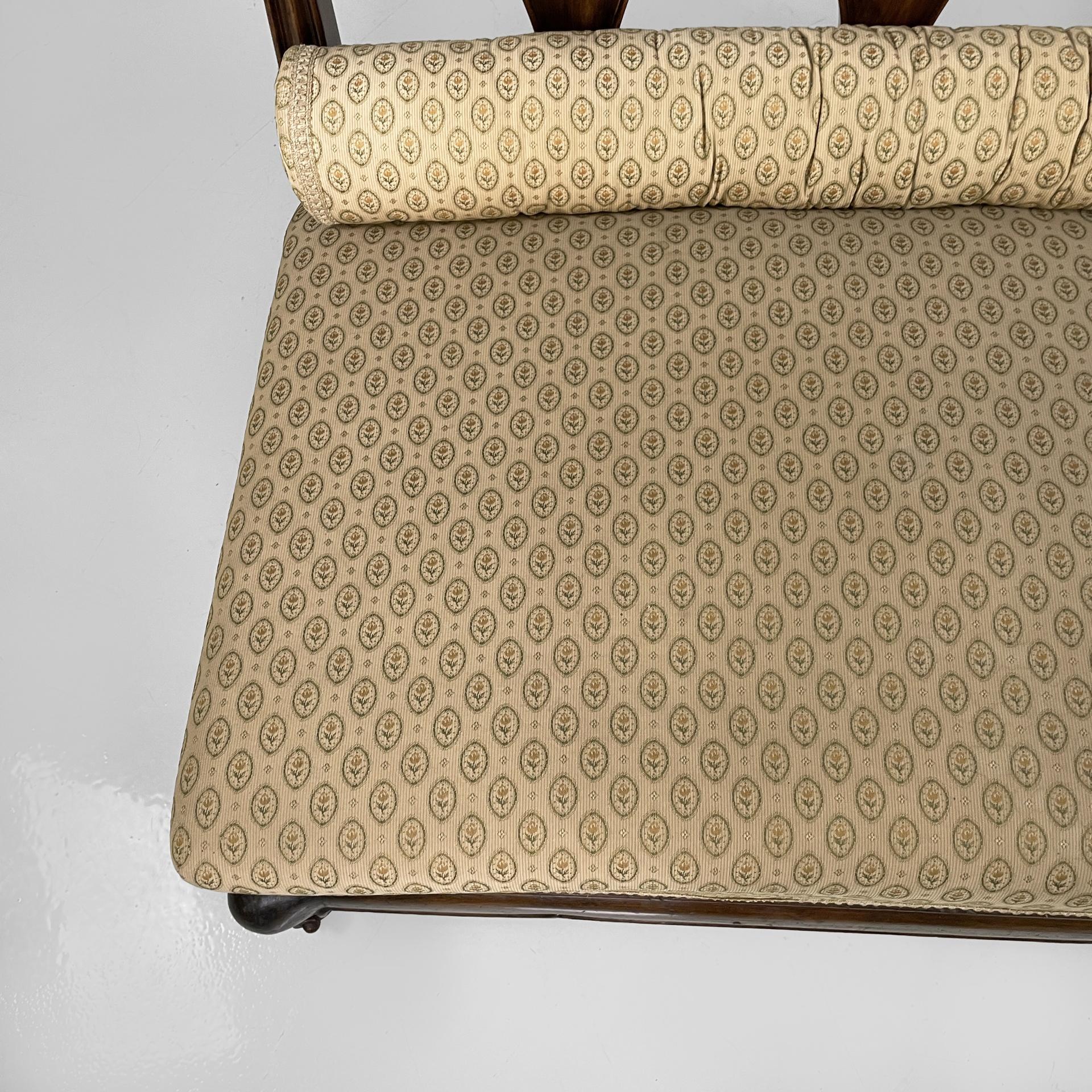 Poltrone italiane in stile fine Ottocento in legno e tessuto beige, anni '30 in vendita 3