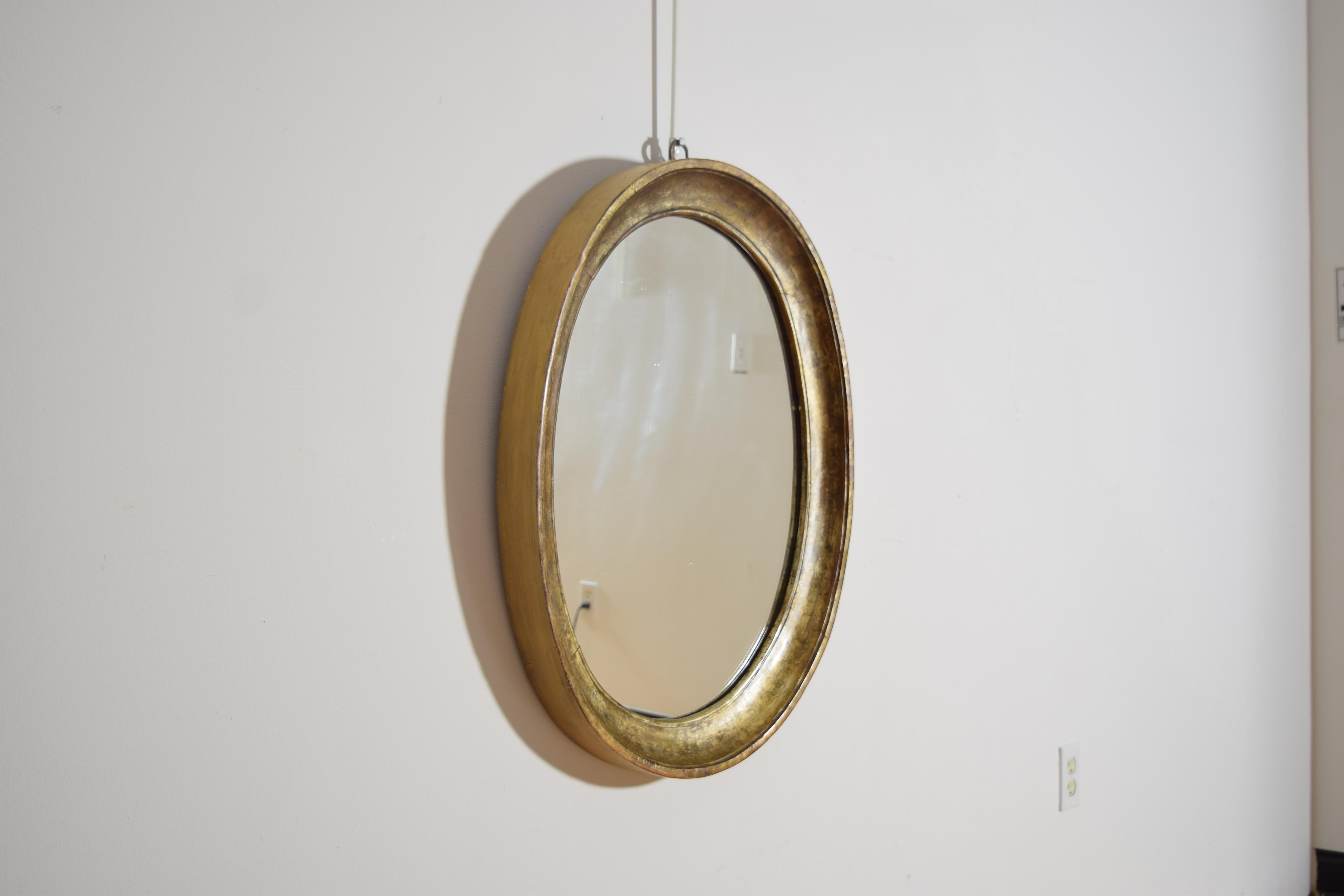 Italienischer konkaver ovaler Wandspiegel aus dem Spätbarock, ca. 1700 (Louis XIV.) im Angebot