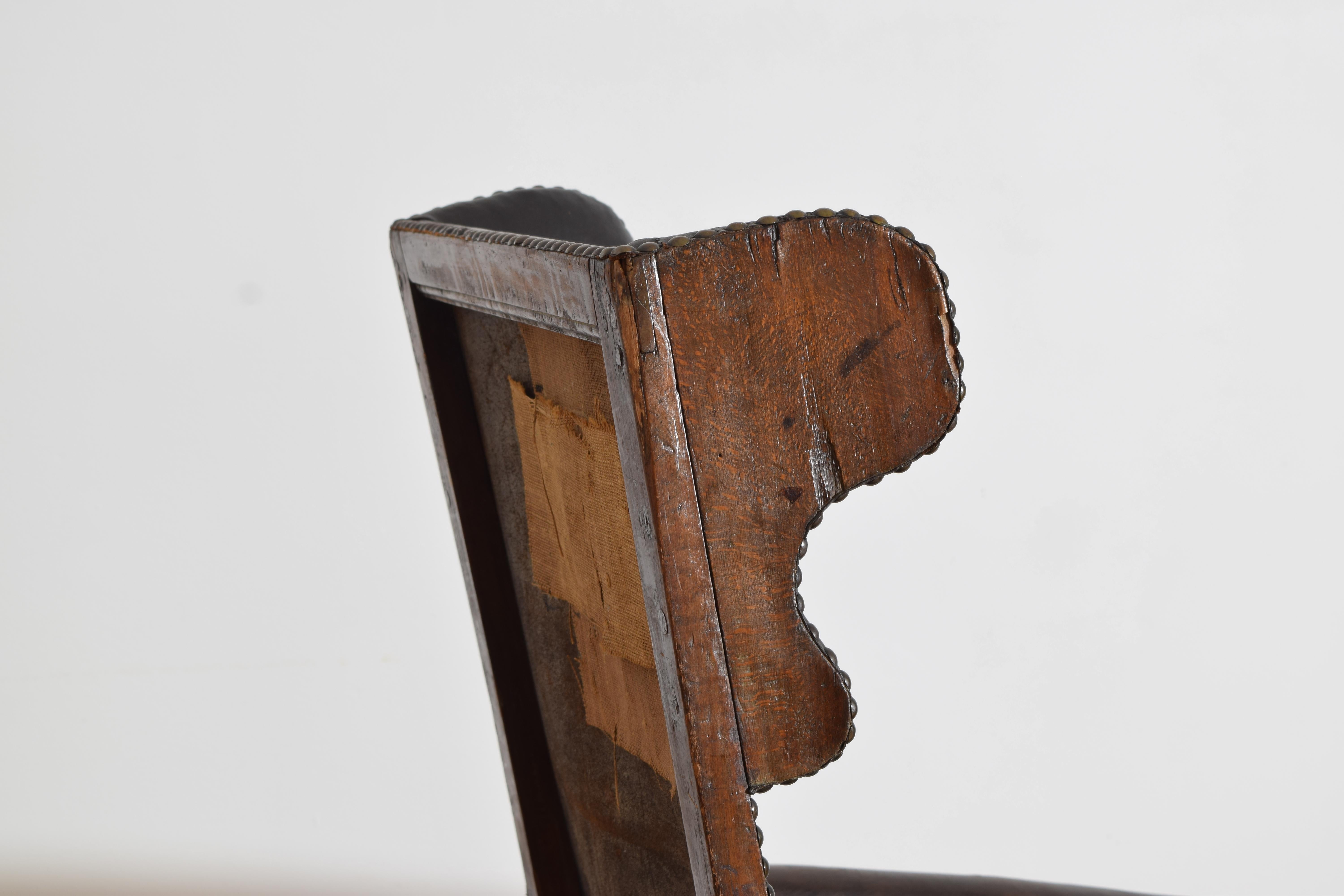 Noyer Poltrona italienne en noyer et cuir, vers 1700, période baroque tardive en vente