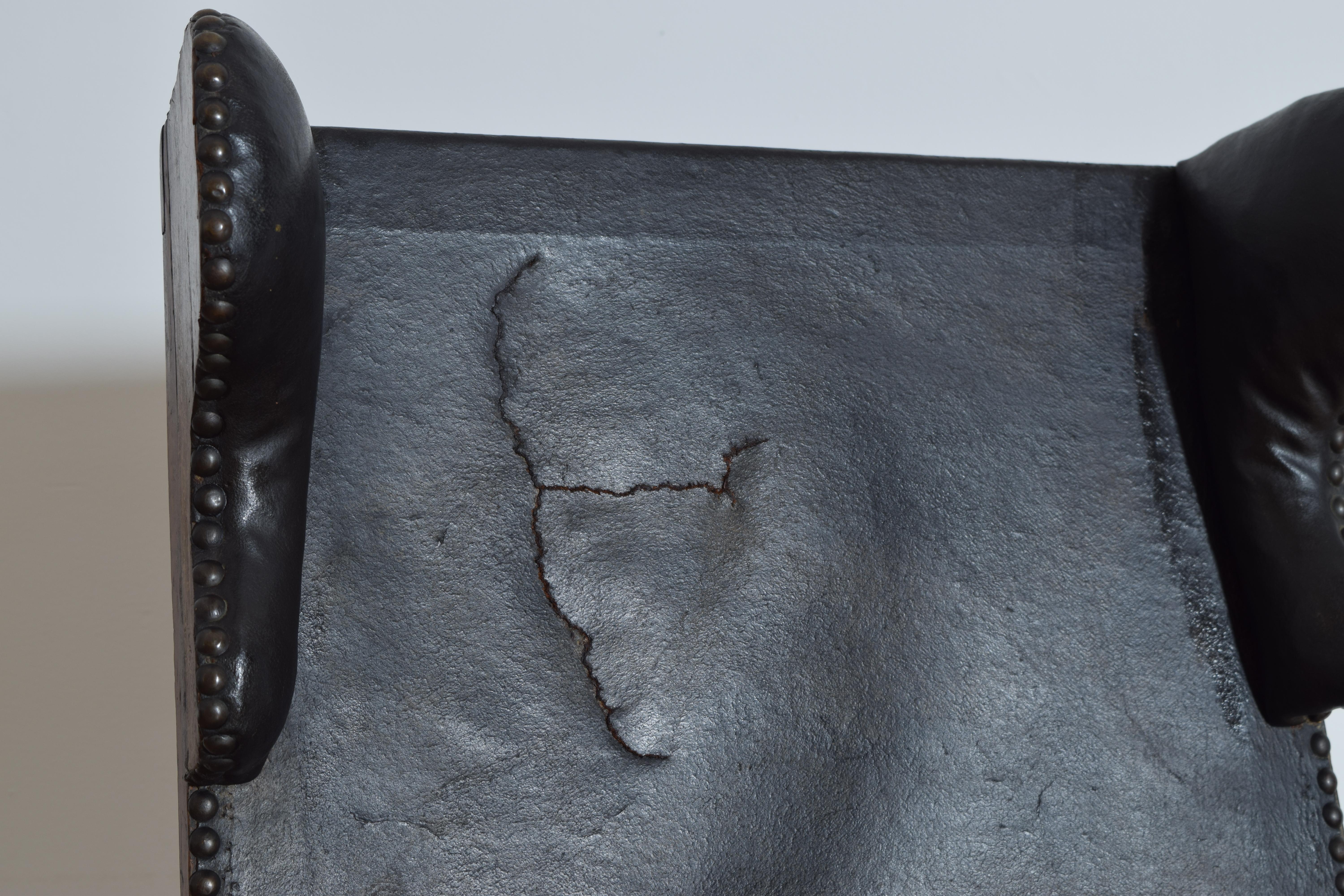 Poltrona italienne en noyer et cuir, vers 1700, période baroque tardive en vente 2