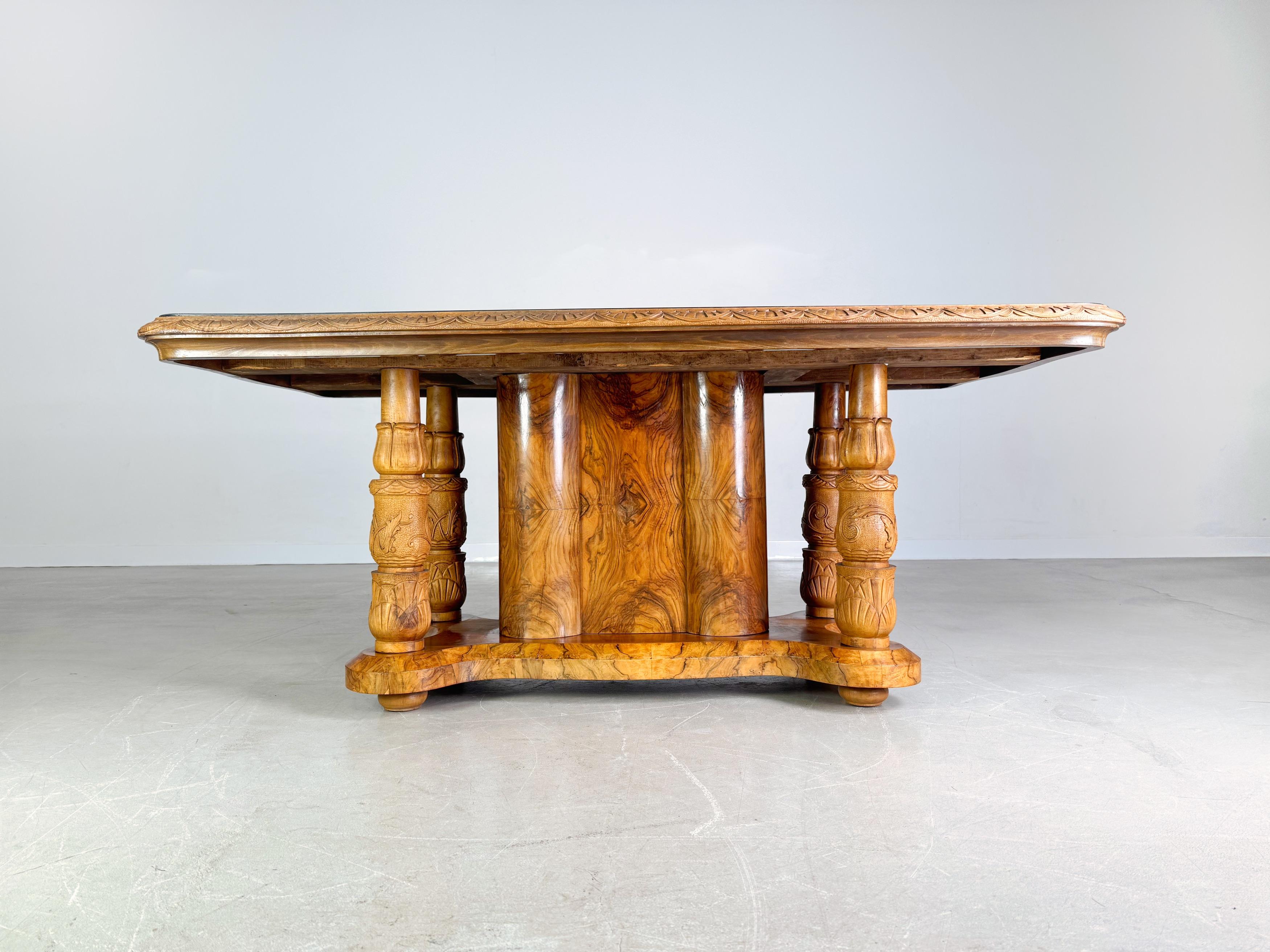 Table de salle à manger italienne rococo baroque tardif Mobili Cantù noyer 1920 Bon état - En vente à Berlin, DE