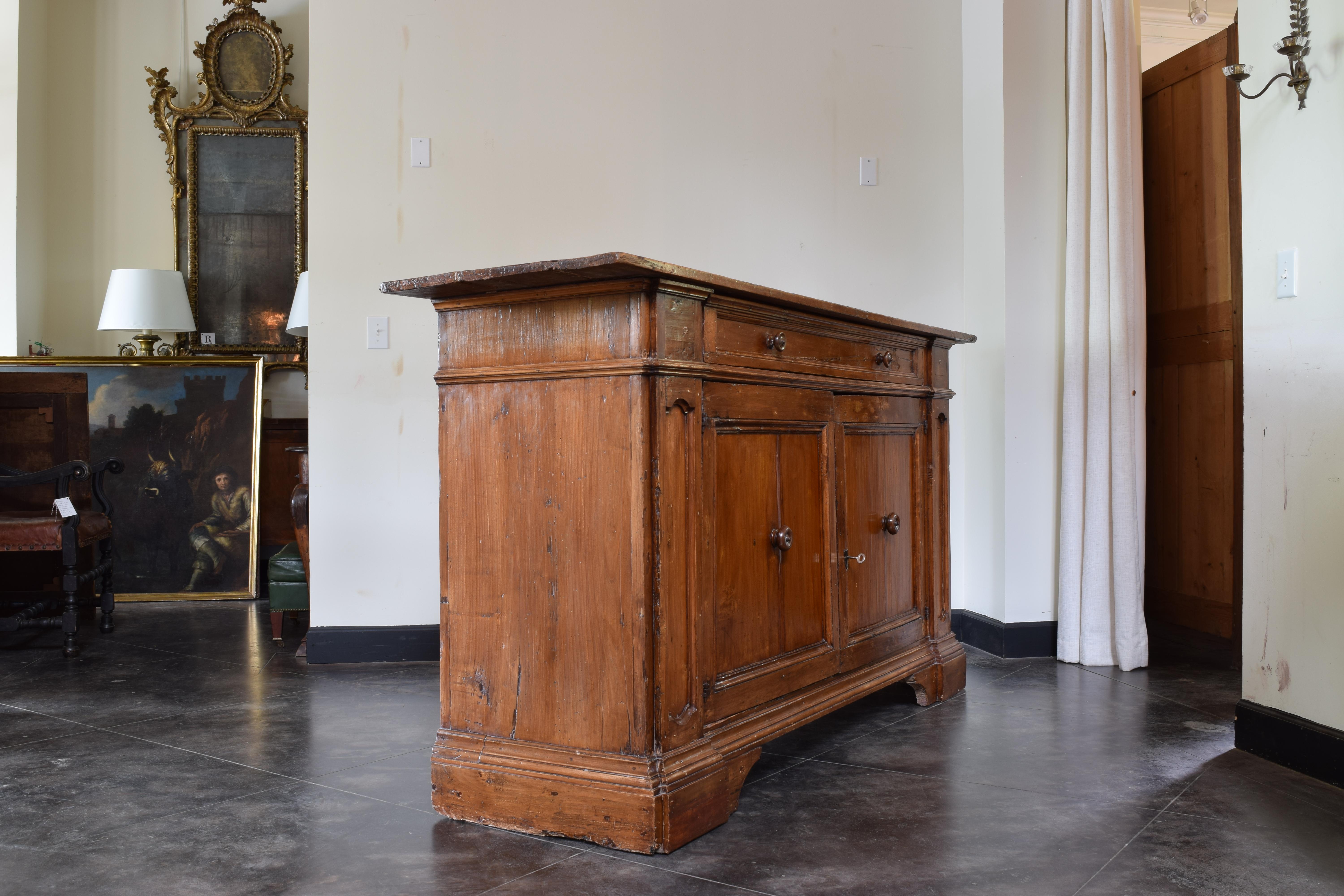 Early 18th Century Italian Late Baroque Stained Fir-wood 1-Drawer, 2-Door Credenza, early 18th cen. For Sale