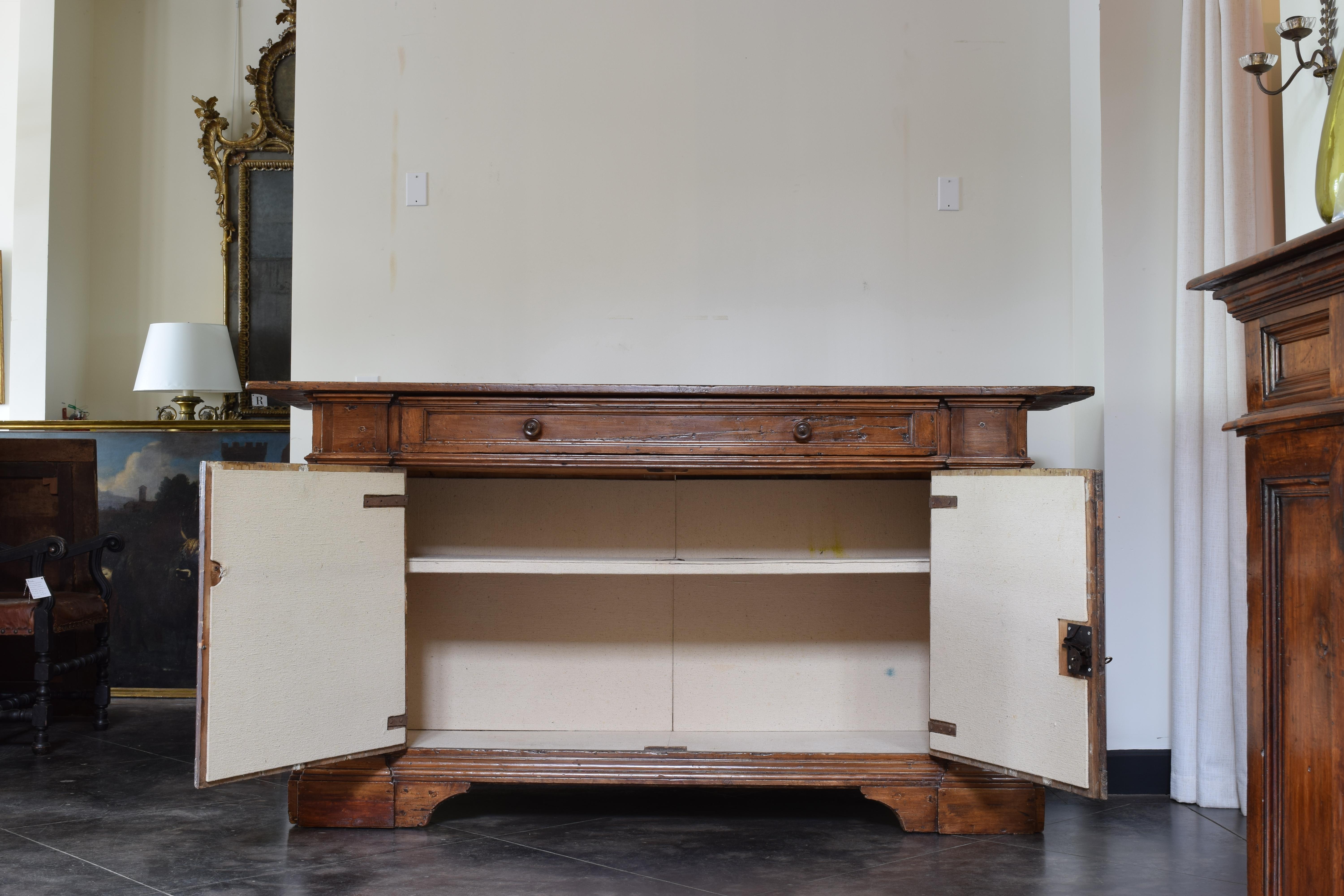 Italian Late Baroque Stained Fir-wood 1-Drawer, 2-Door Credenza, early 18th cen. For Sale 2