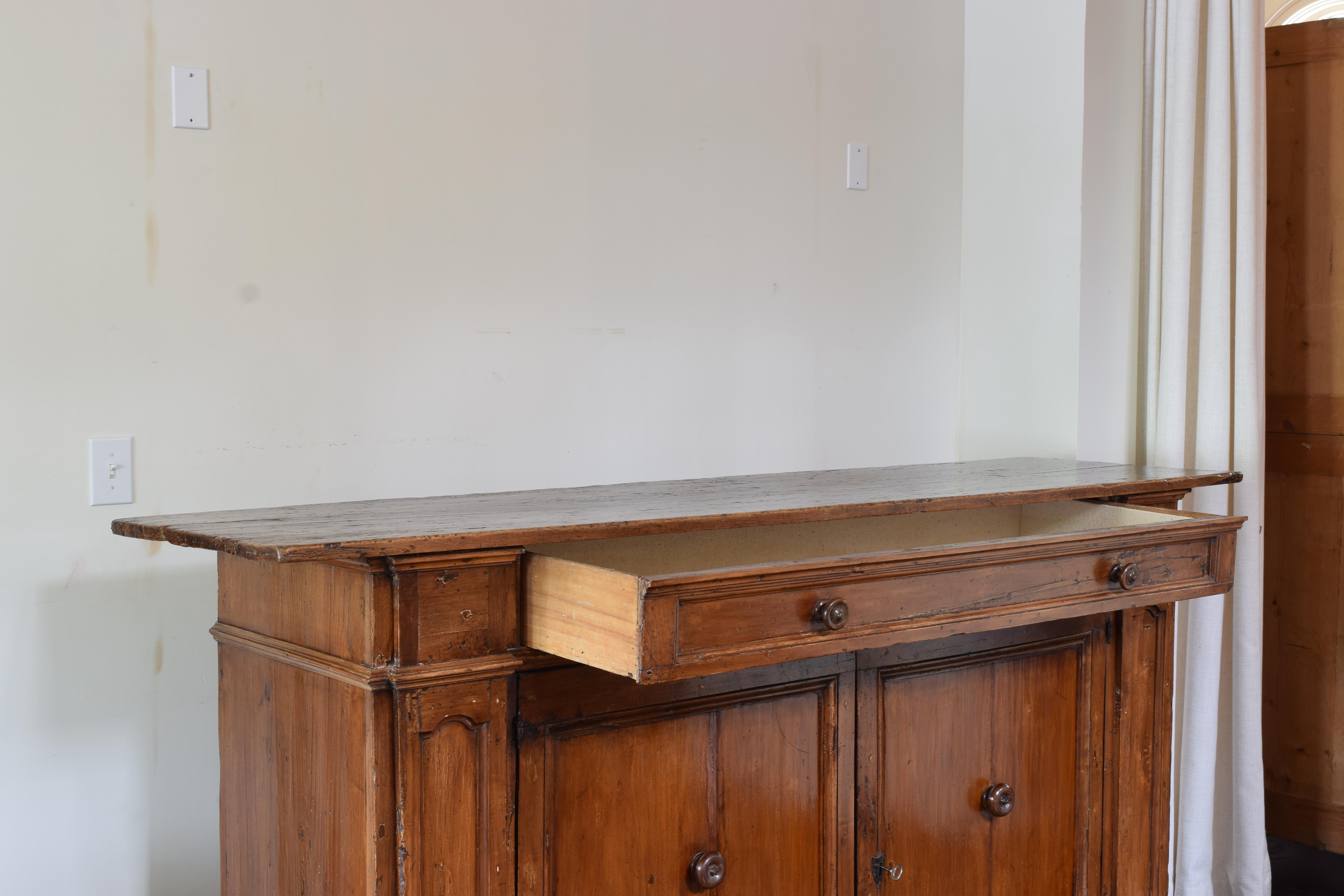 Italian Late Baroque Stained Fir-wood 1-Drawer, 2-Door Credenza, early 18th cen. For Sale 3