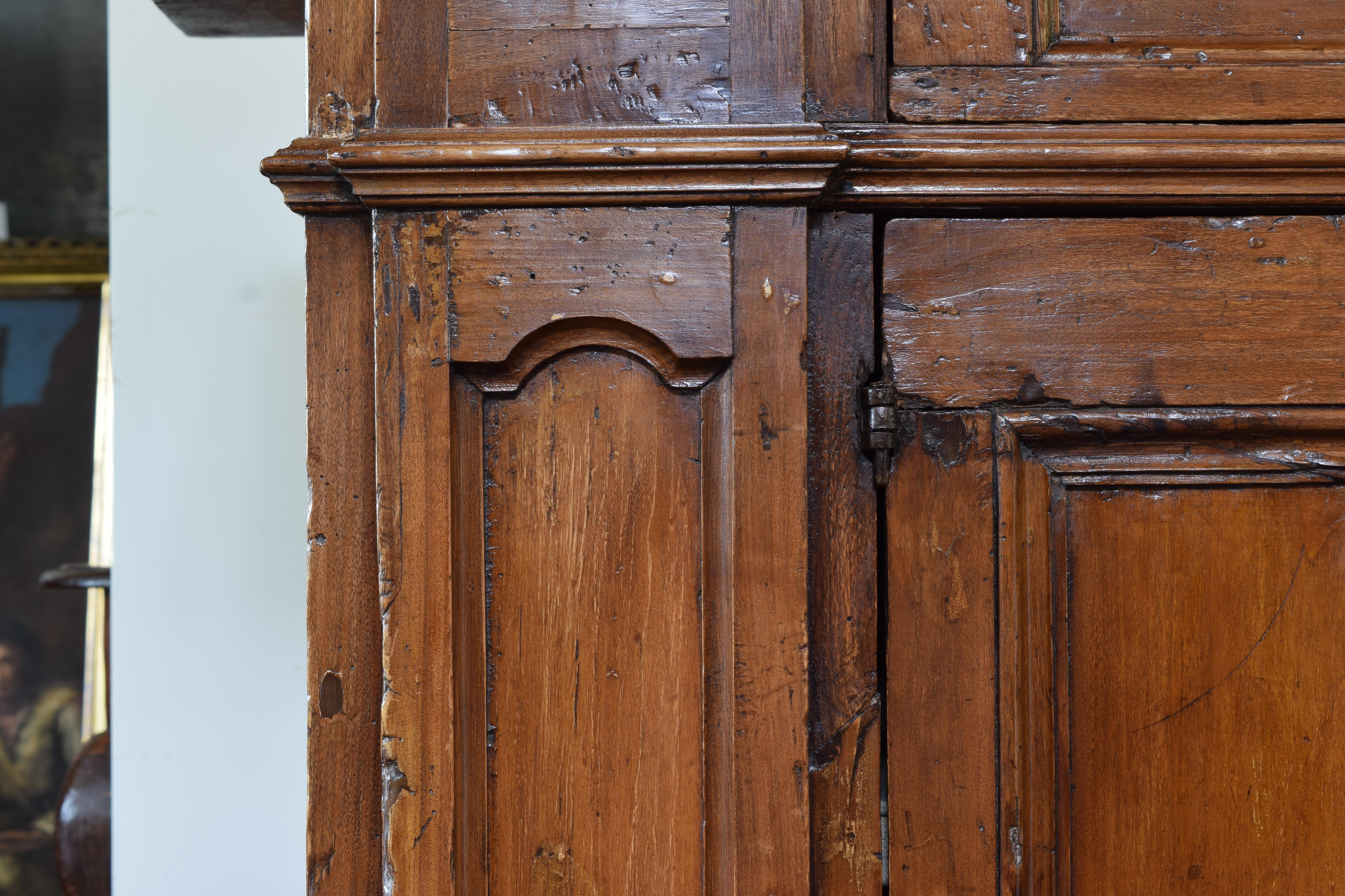 Italian Late Baroque Stained Fir-wood 1-Drawer, 2-Door Credenza, early 18th cen. For Sale 5