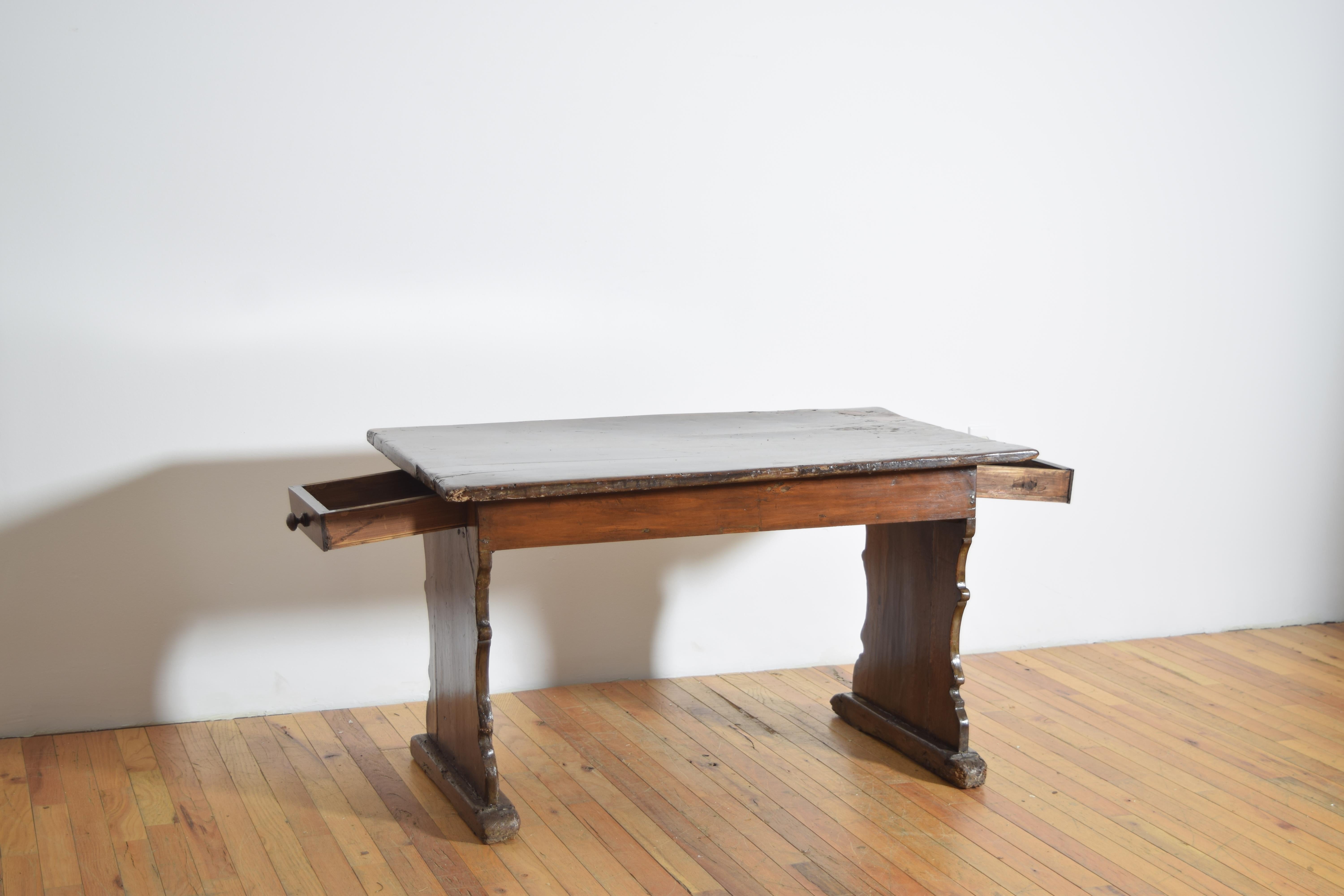 Italian Late Baroque Walnut 2 Drawer Low Table, mid 18th century For Sale 1