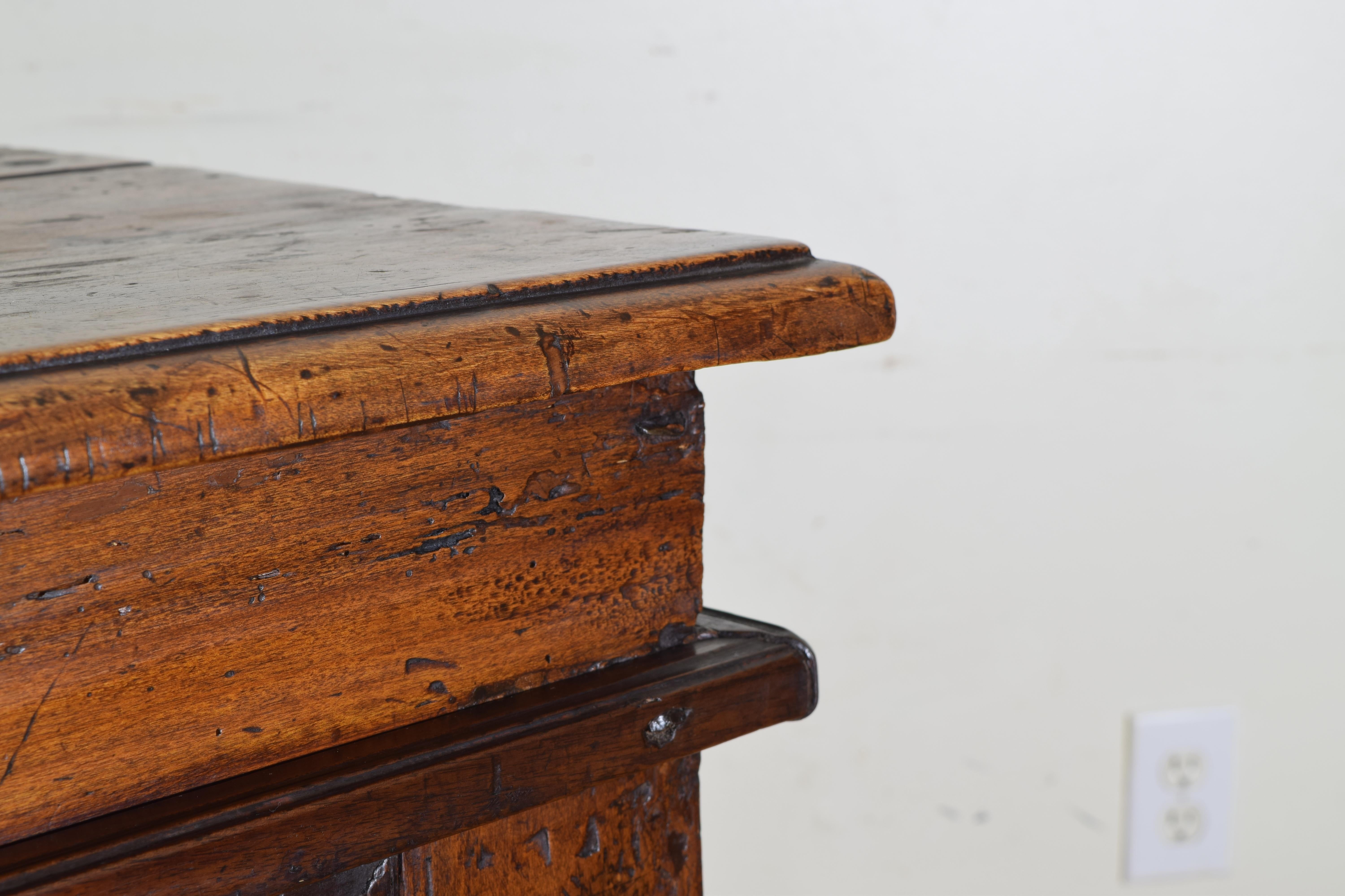 Italian Late Baroque Walnut Flip Top 2-Door Credenza/Cabinet, Early 18th Century 7