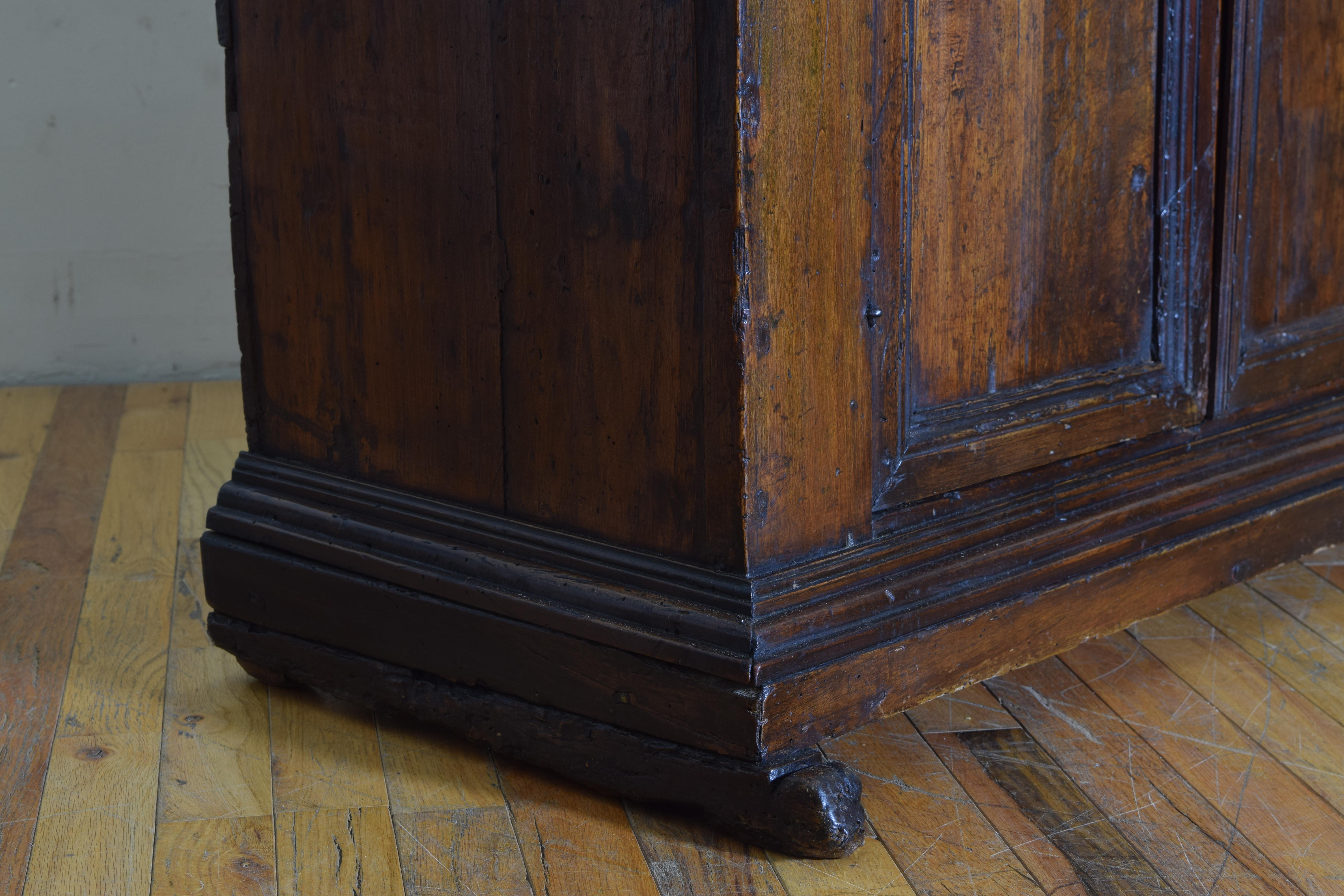 Italian Late Baroque Walnut Flip Top 2-Door Credenza/Cabinet, Early 18th Century 8