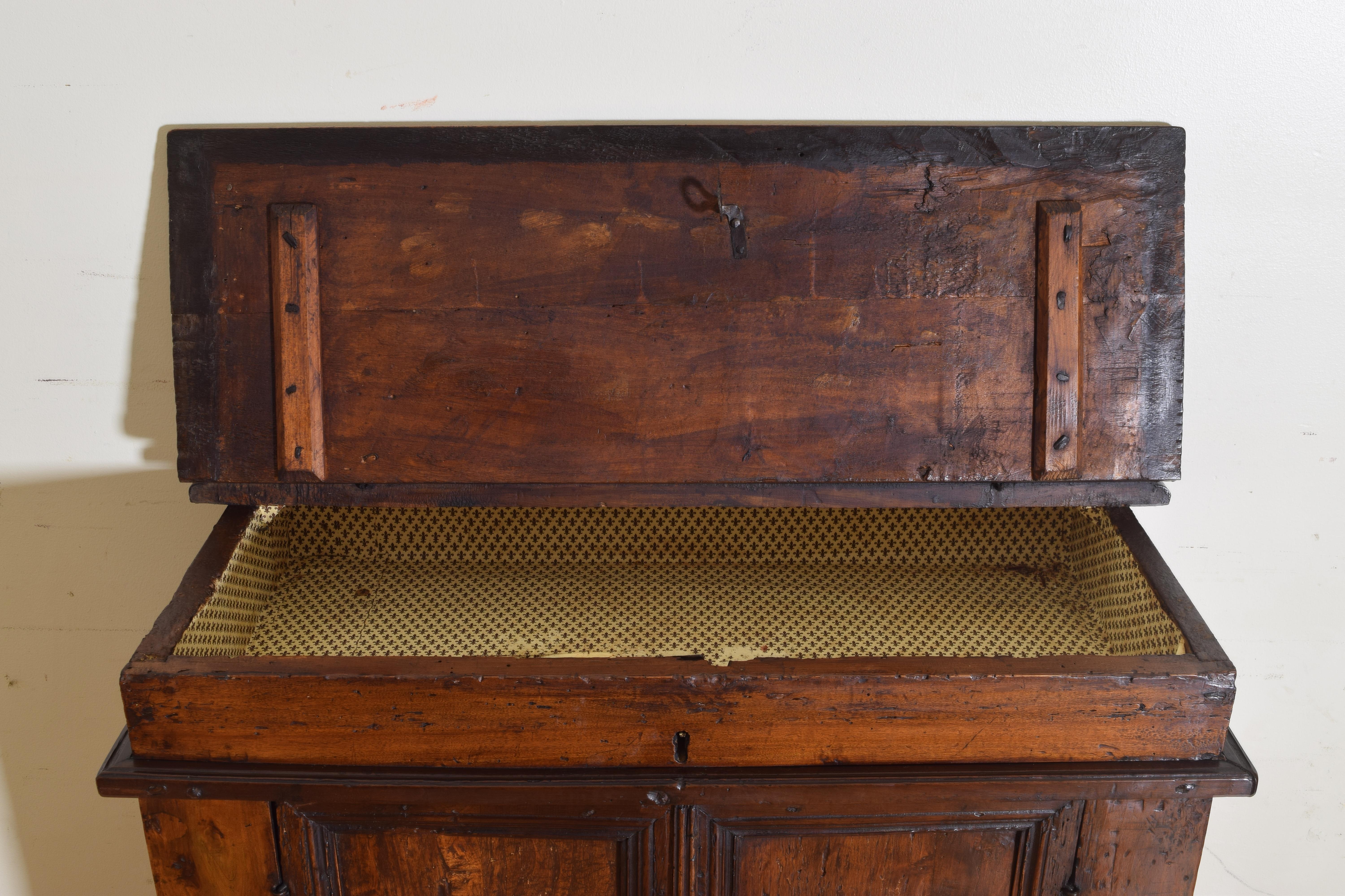 Italian Late Baroque Walnut Flip Top 2-Door Credenza/Cabinet, Early 18th Century 5