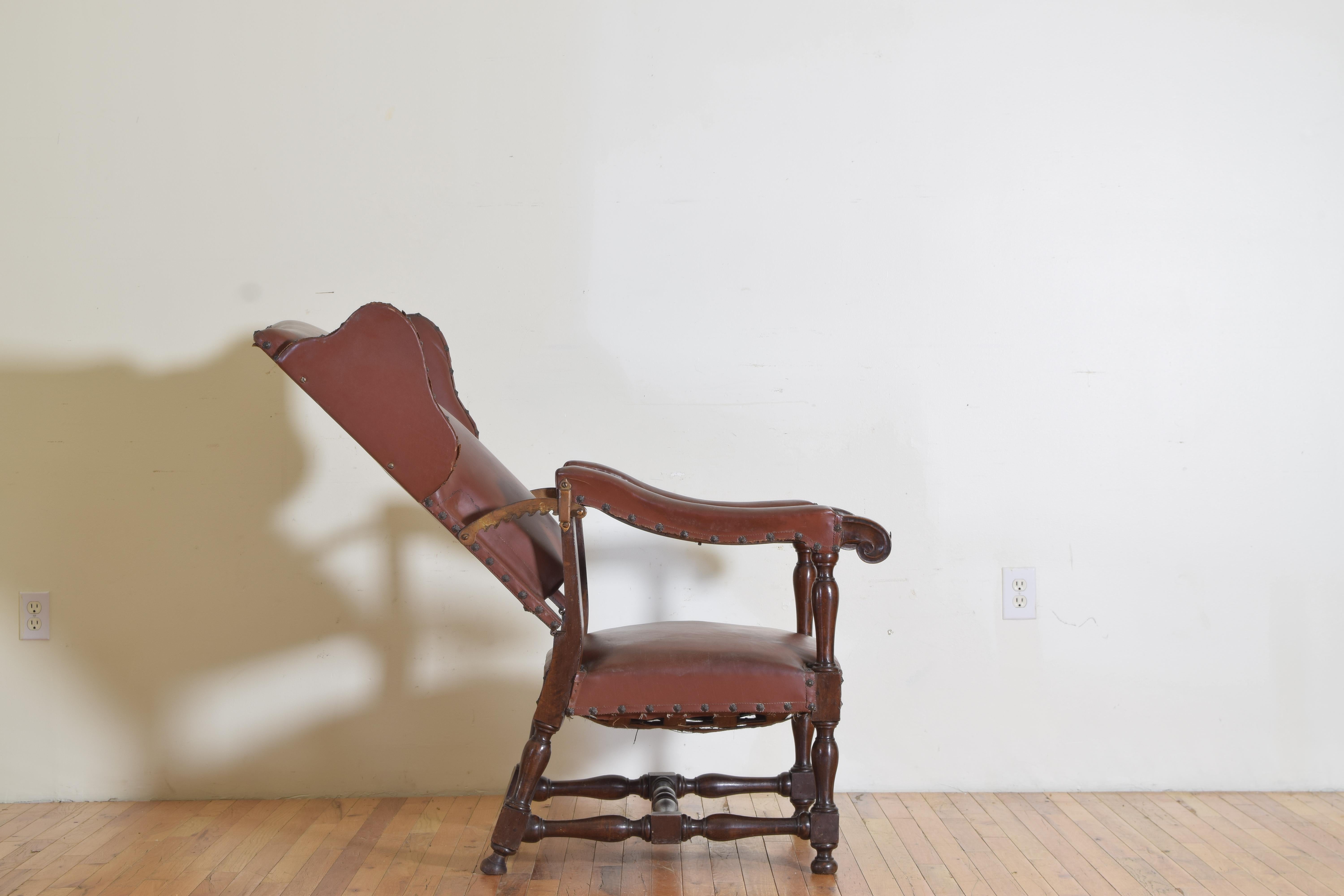 Early 18th Century Italian Late Baroque Walnut & Upholstered Reclining Ratchet Armchair, ca. 1715 For Sale