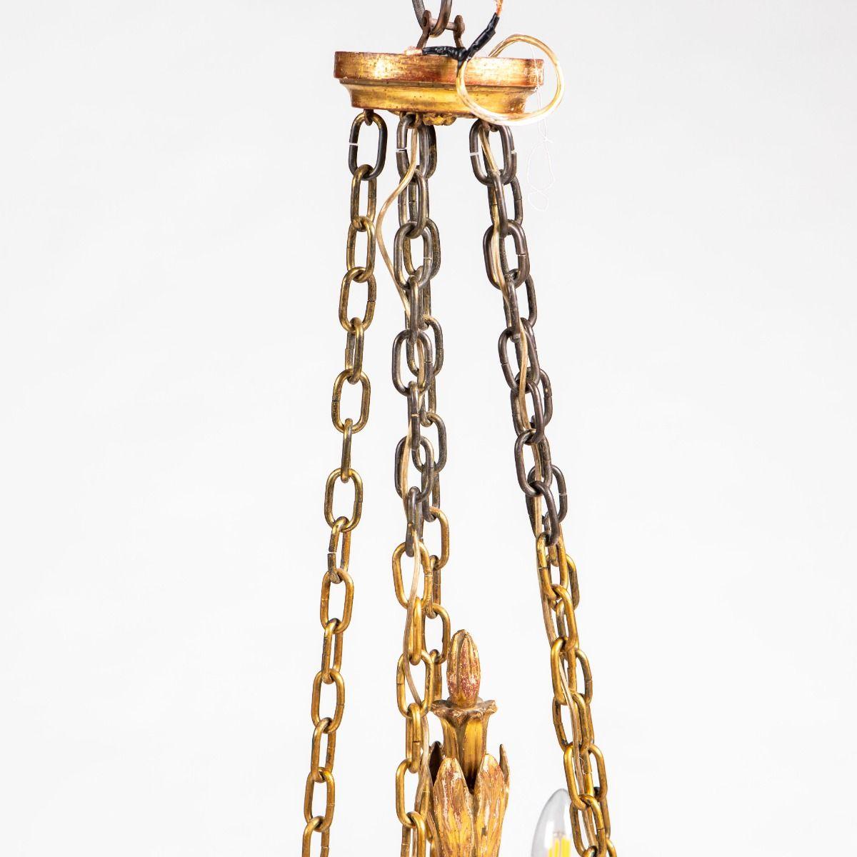 Italienischer geschnitzter und vergoldeter Kronleuchter des späten Empire mit geschliffenen Glasprismen im Angebot 2