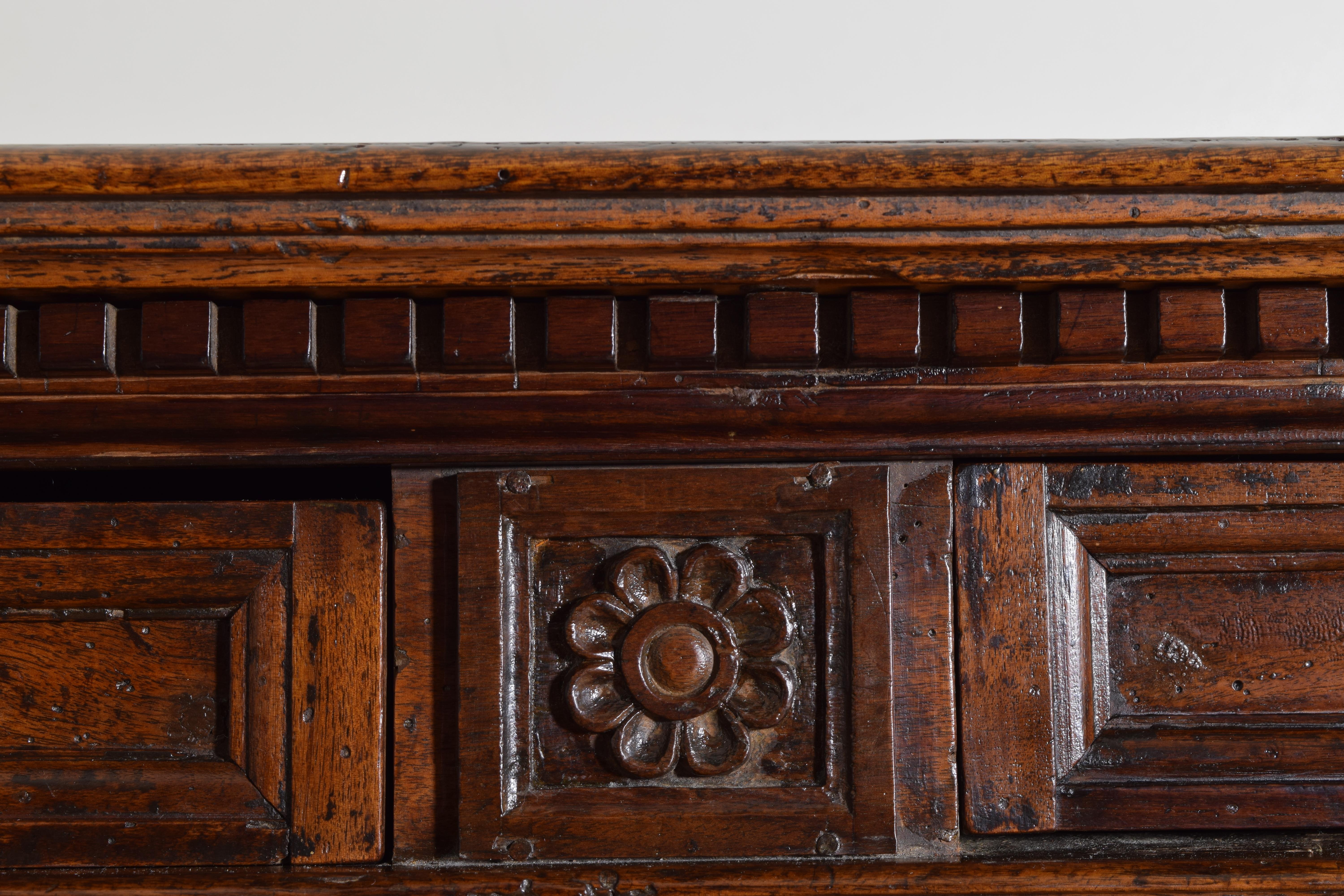 Italian Late Renaissance Carved Walnut 2-Drawer, 2-Door Credenza, 17th century For Sale 3