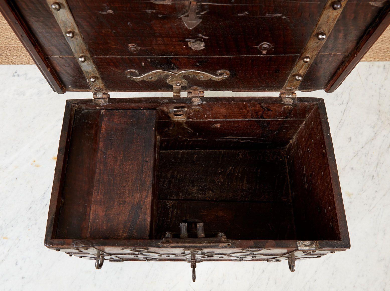 Boîte forte italienne de la fin de la Renaissance en vente 6