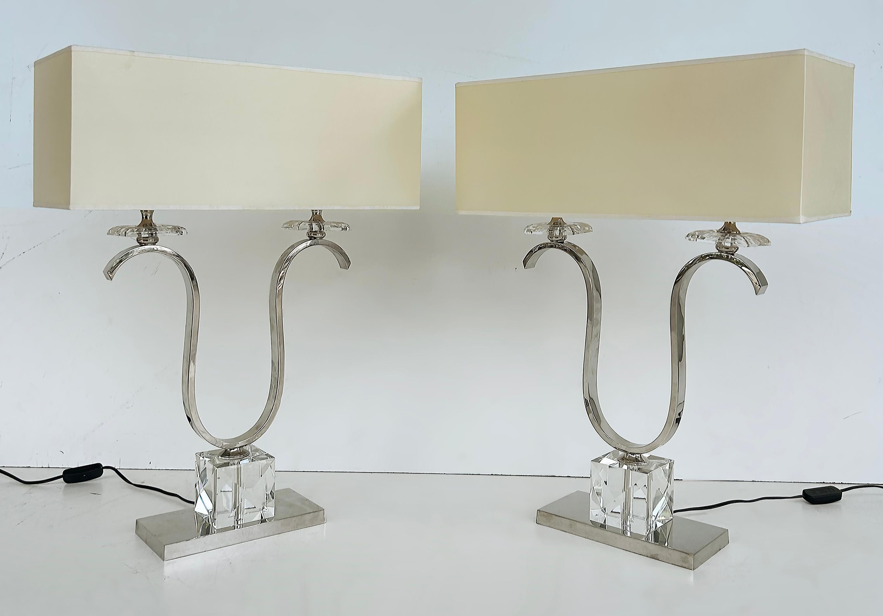 Italienische Laudarte SRL Chrom-Kristall-Tischlampen, unbenutztes Paar, Ausstellungsraum, Paar

Zum Verkauf angeboten wird ein Paar von italienischen Laudarte SRL Chrom und Kristall Tischlampen. Diese waren Ausstellungsstücke und wurden nie