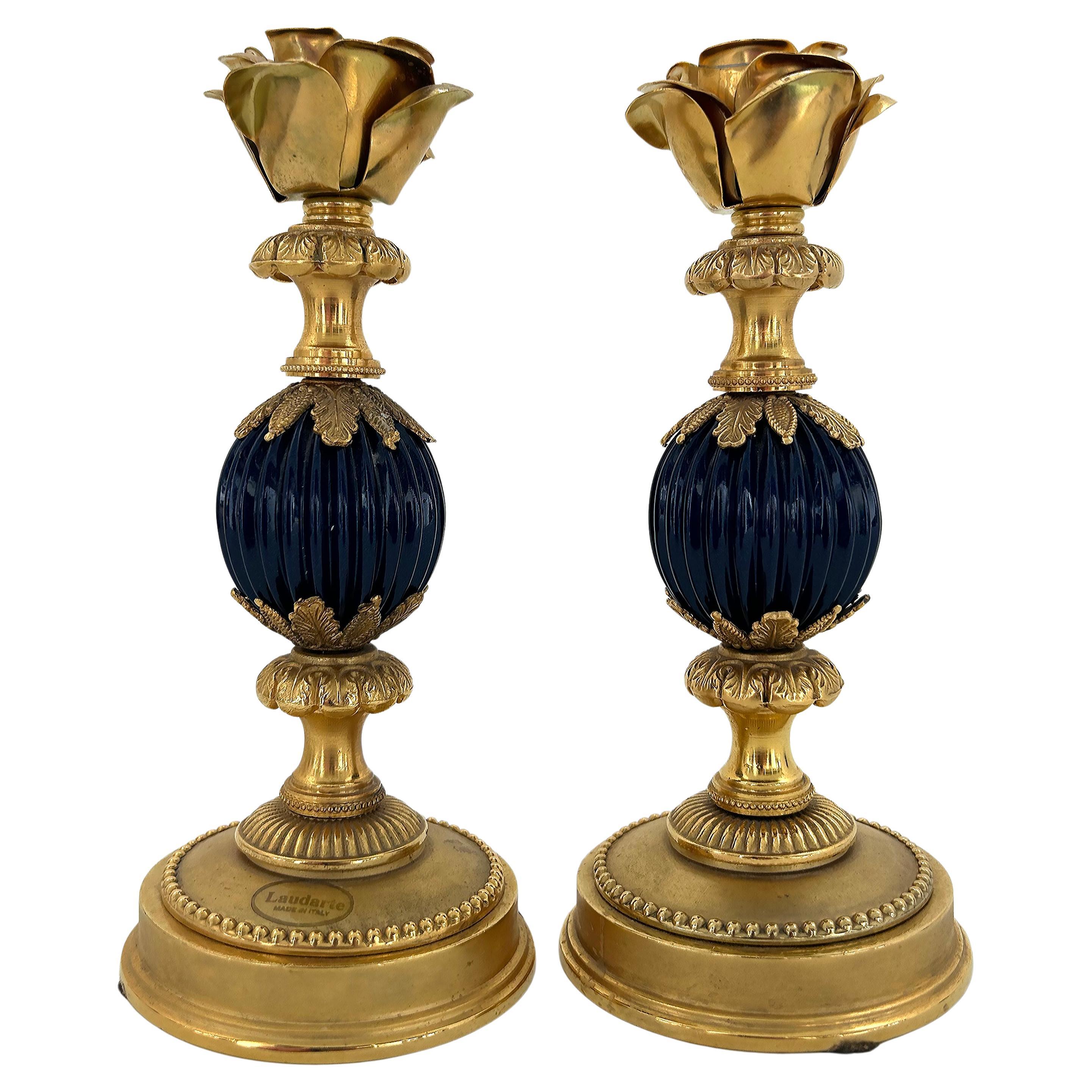 Candeleros italianos Laudarte SRL de bronce dorado y esmaltado con flores, pareja