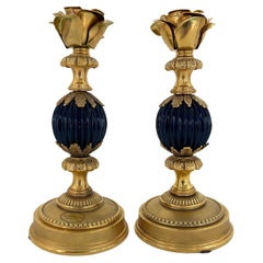 Italienische Laudarte Srl Vergoldete Bronze und emaillierte Kerzenleuchter mit Blumen, ein Paar