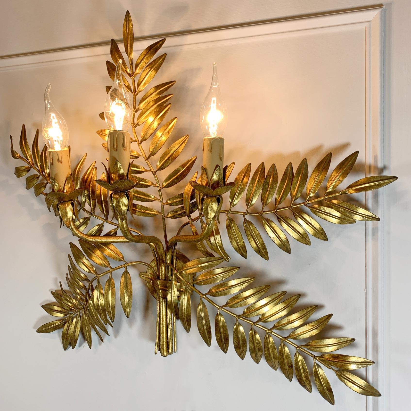 Hand-Crafted Italian Gold Laurel Leaf Wall Light, 1950s For Sale