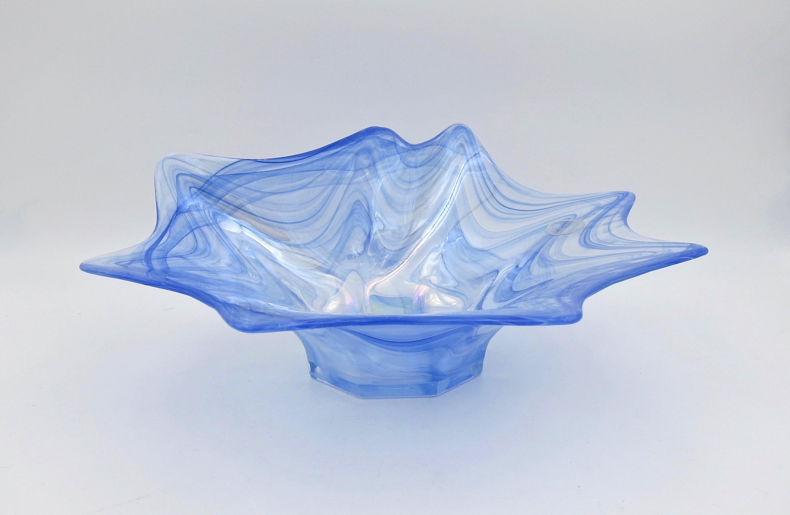 Italian Lavorazione Arte Murano Glass Bowl with Iridescence In Good Condition In Los Angeles, CA