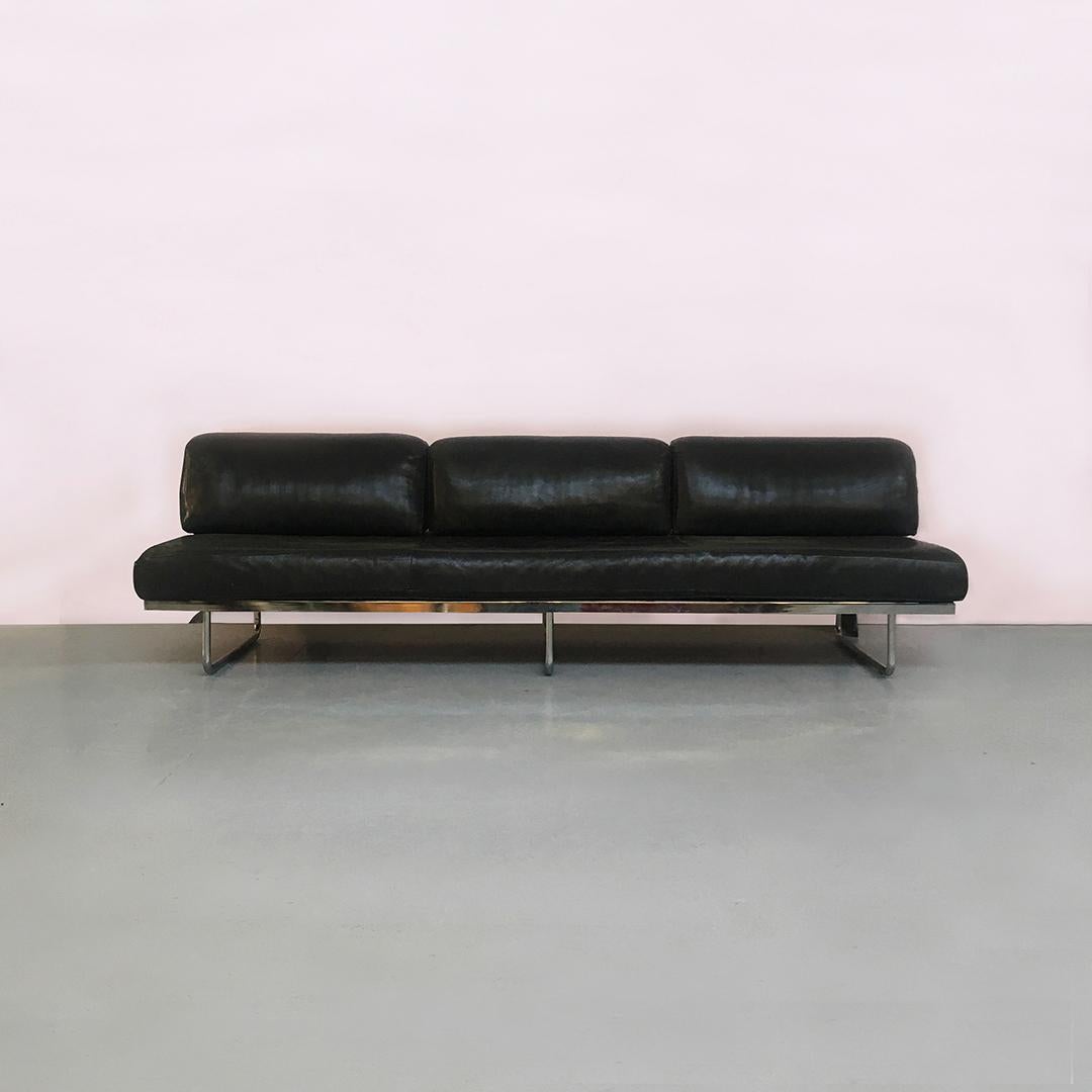 Italian LC5 sofa by Le Corbusier, P.Jeannaret, and C.Perriand for Cassina, 1974
LC5 sofa with chromed steel structure with tubular backrest curved at the ends, to contain the three cushions.
Designed by Le Corbusier, Pierre Jeannaret, and