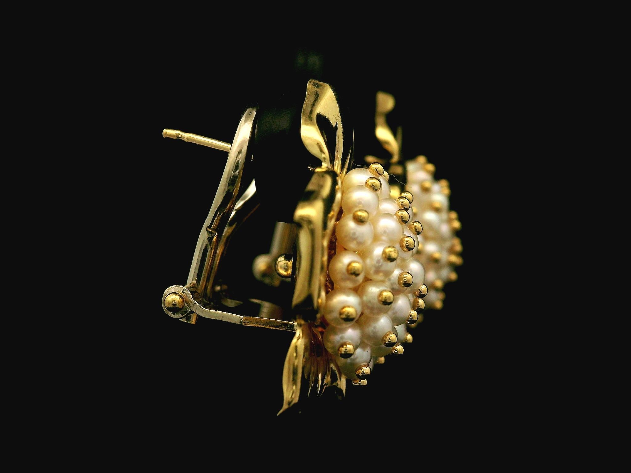 Italian Le Gi 18k Yellow Gold Pearl Cluster Flower Omega Earrings In Excellent Condition For Sale In Montclair, NJ