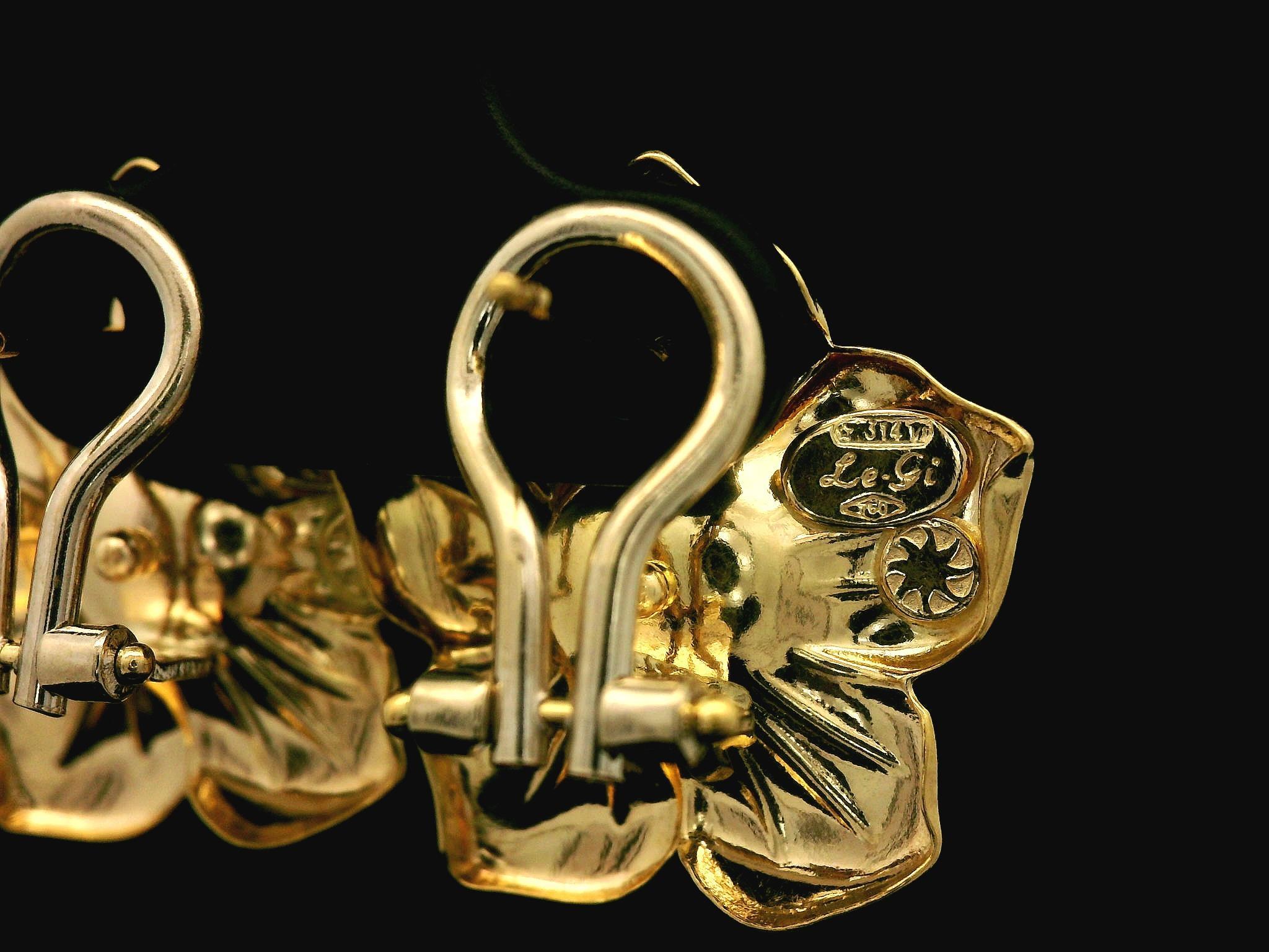 Italian Le Gi 18k Yellow Gold Pearl Cluster Flower Omega Earrings For Sale 2