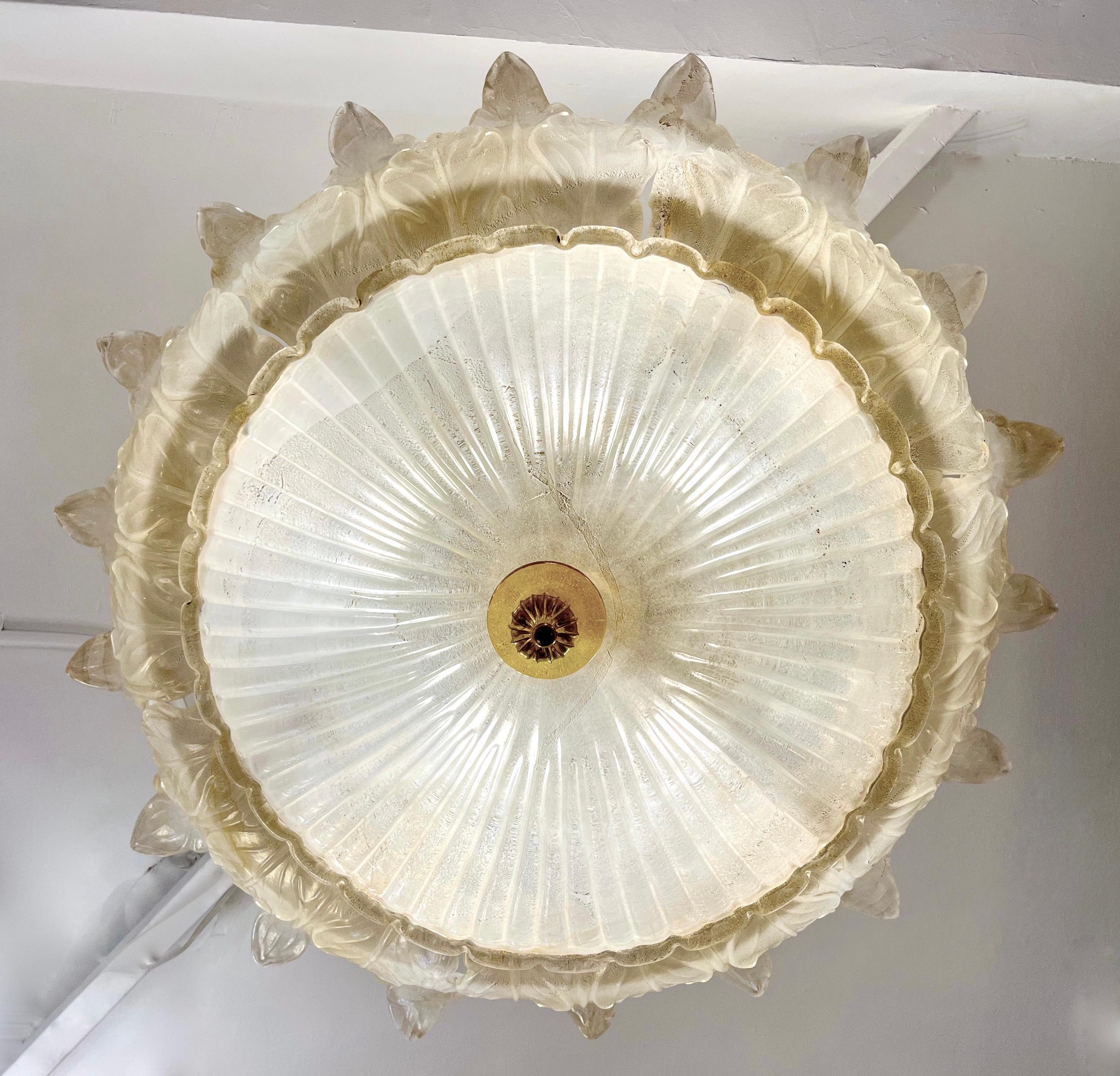 Fatto a mano Lampadario ad incasso in vetro di Murano bianco perla e oro di Italian Leaf Decor 1980 in vendita