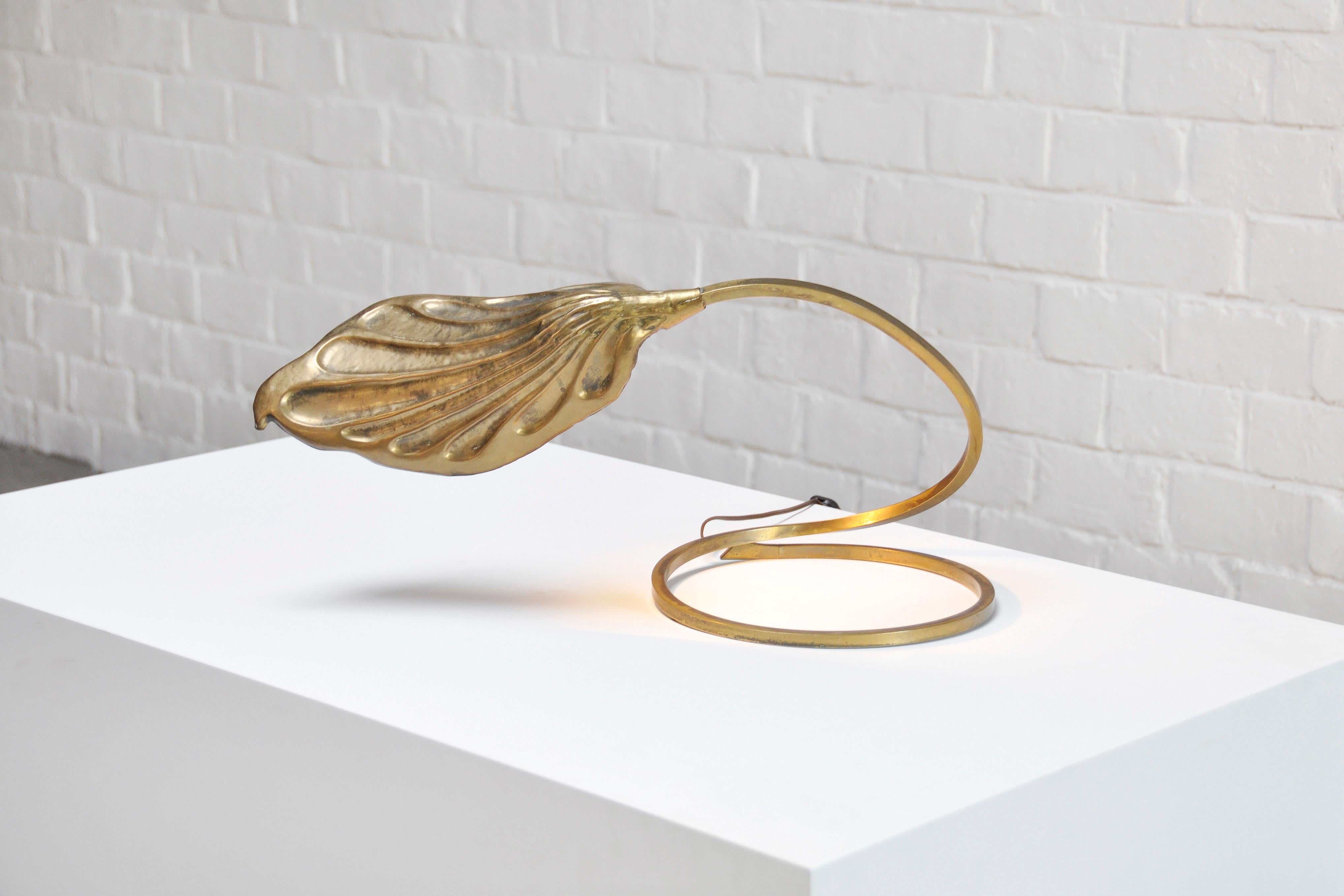 Mid-Century Modern Italian Leaf Shaped Table Lamp in Brass by Tommaso Barbi for Carlo Giorgi, 1970s For Sale