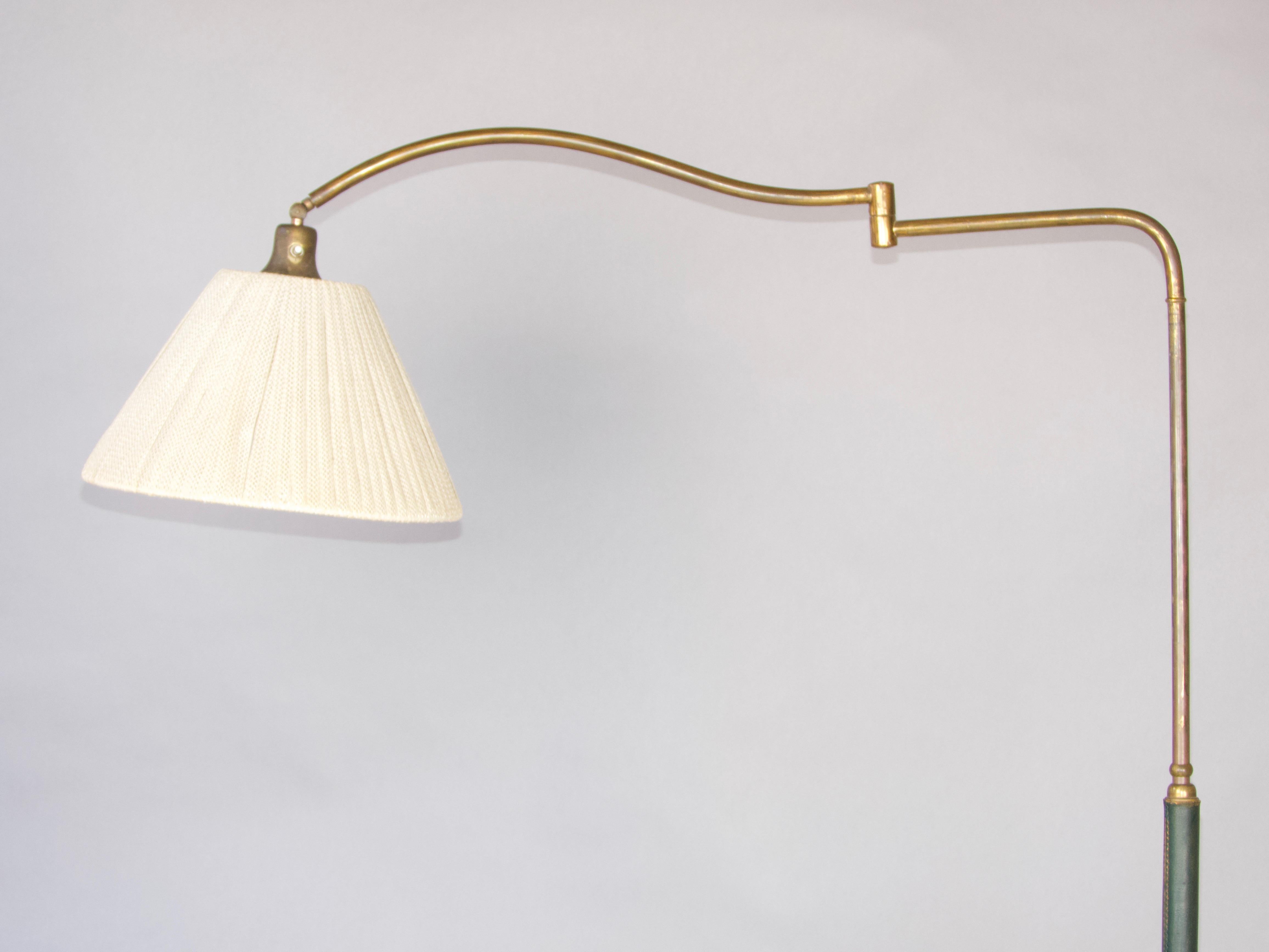 Lampadaire italien en cuir et laiton en vente 6