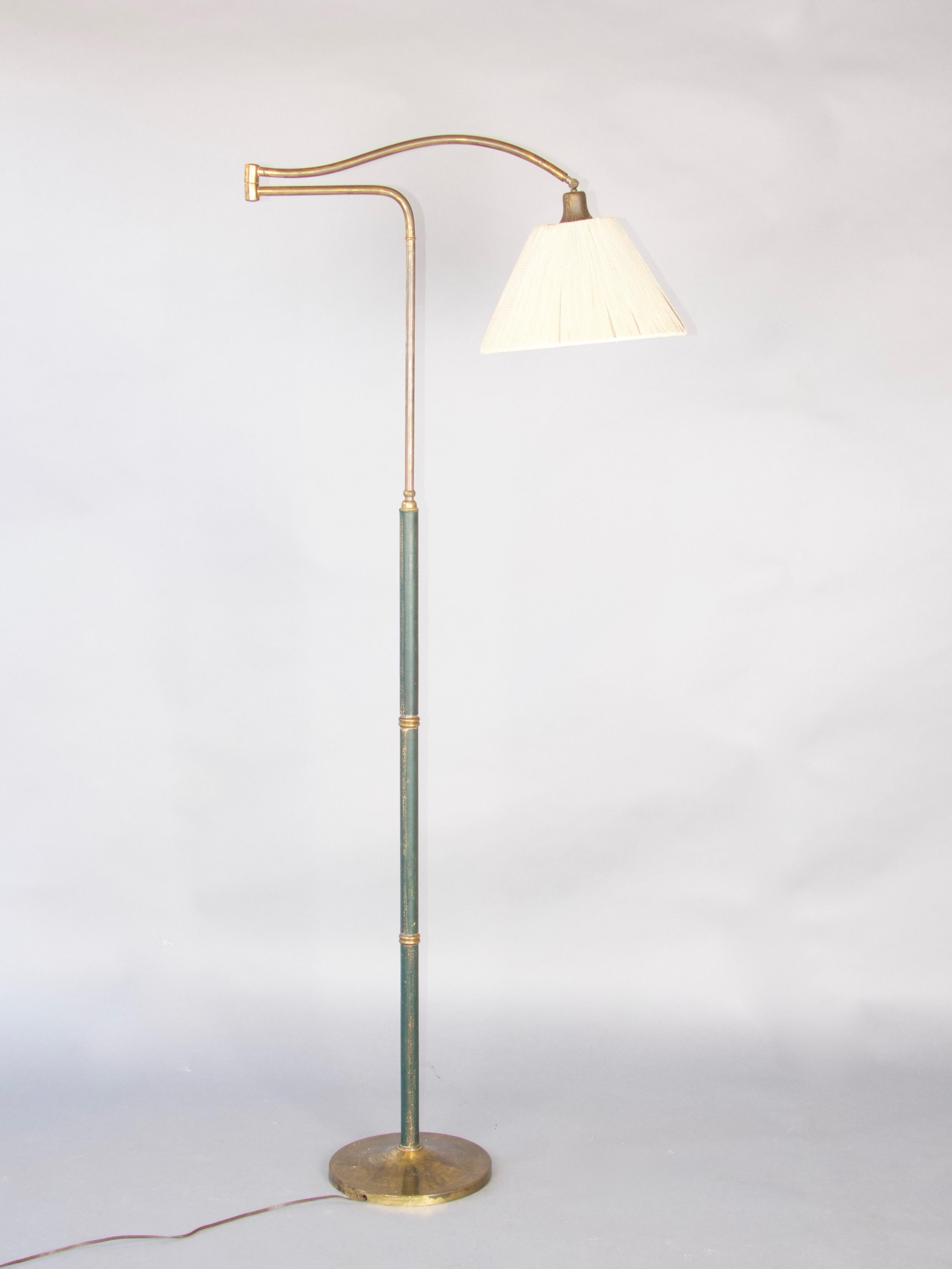 Lampadaire italien en cuir et laiton en vente 7