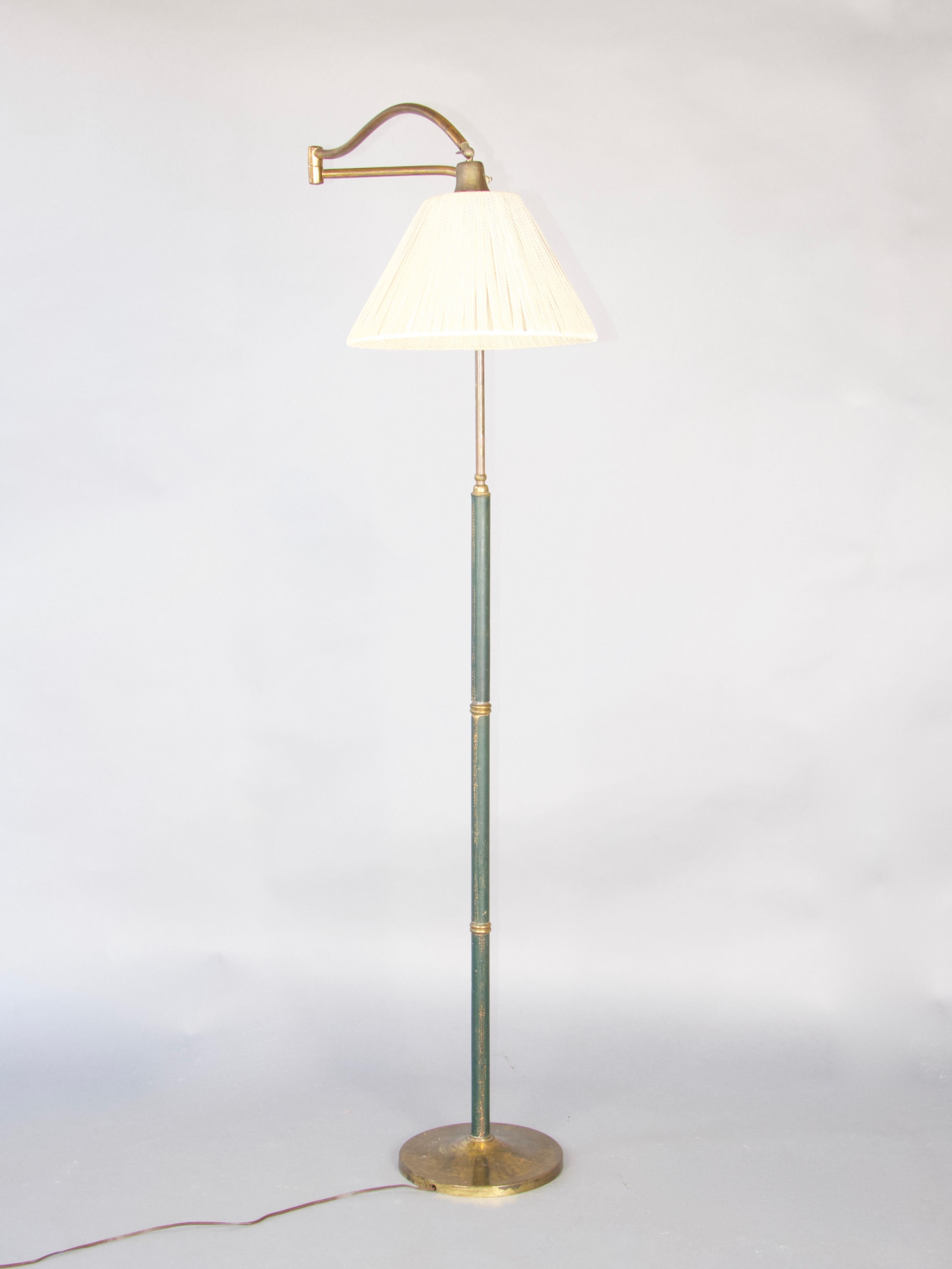 Lampadaire italien en cuir et laiton Bon état - En vente à grand Lancy, CH