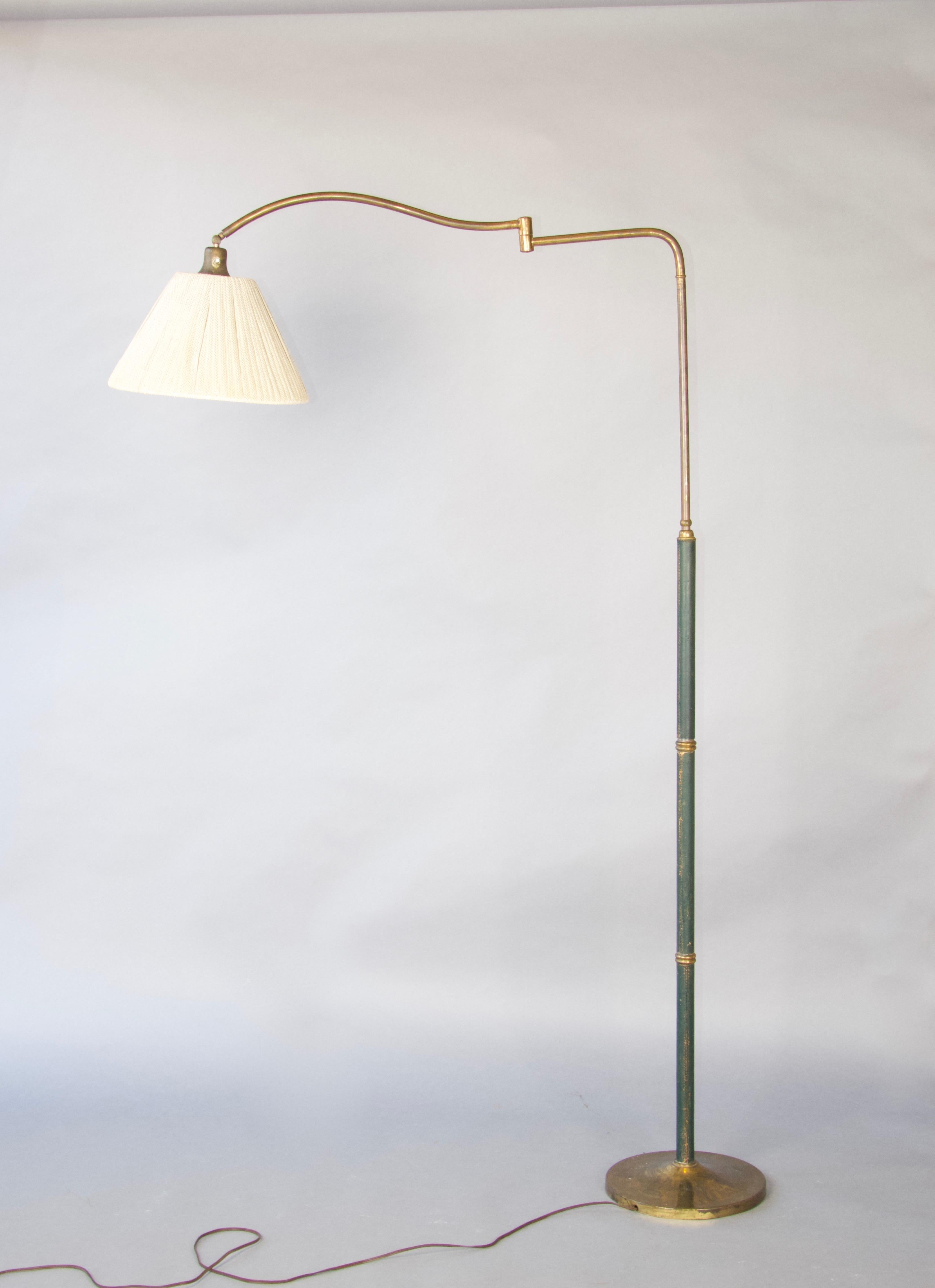 Lampadaire italien en cuir et laiton en vente 4
